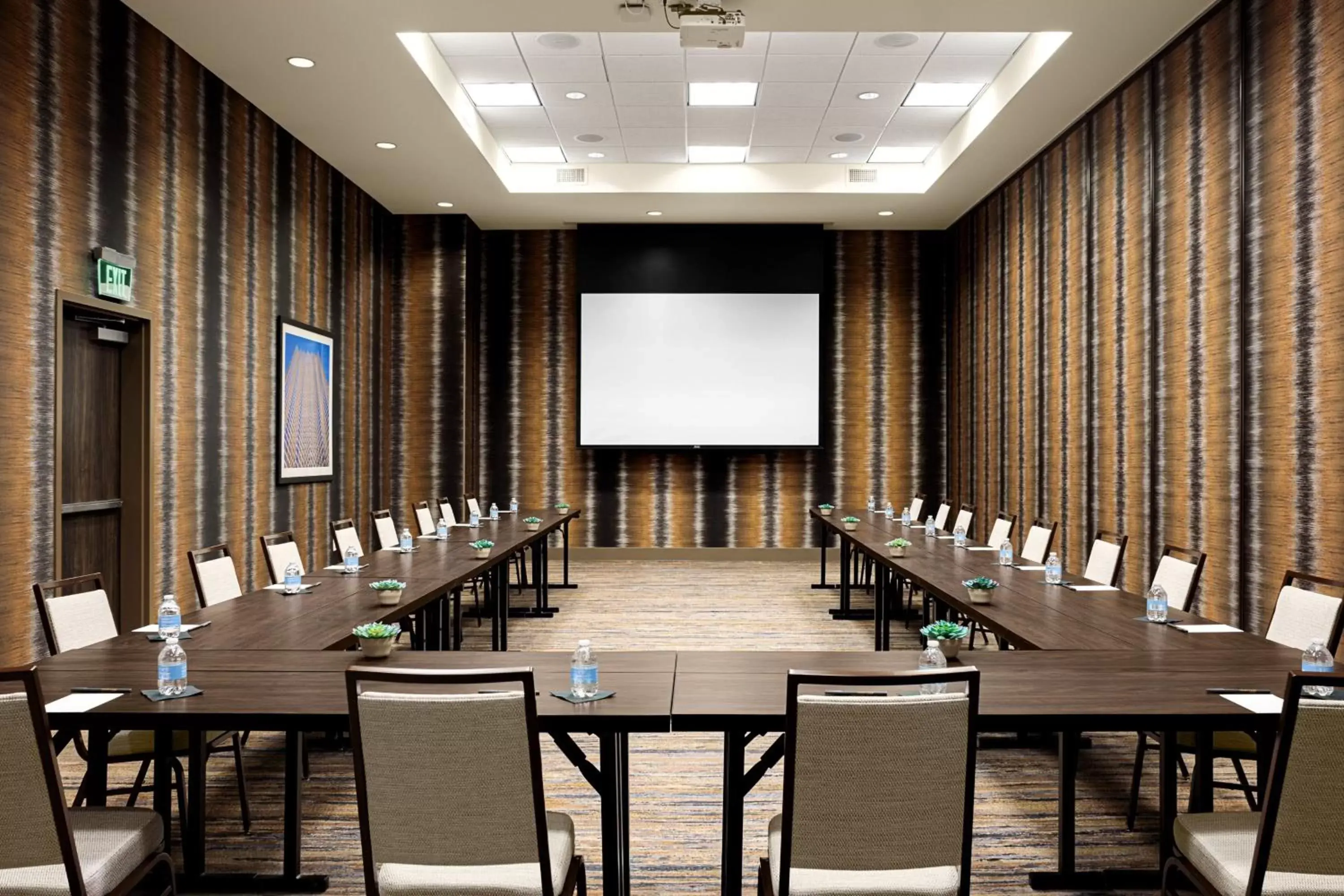 Meeting/conference room in Courtyard by Marriott Dallas Downtown/Reunion District