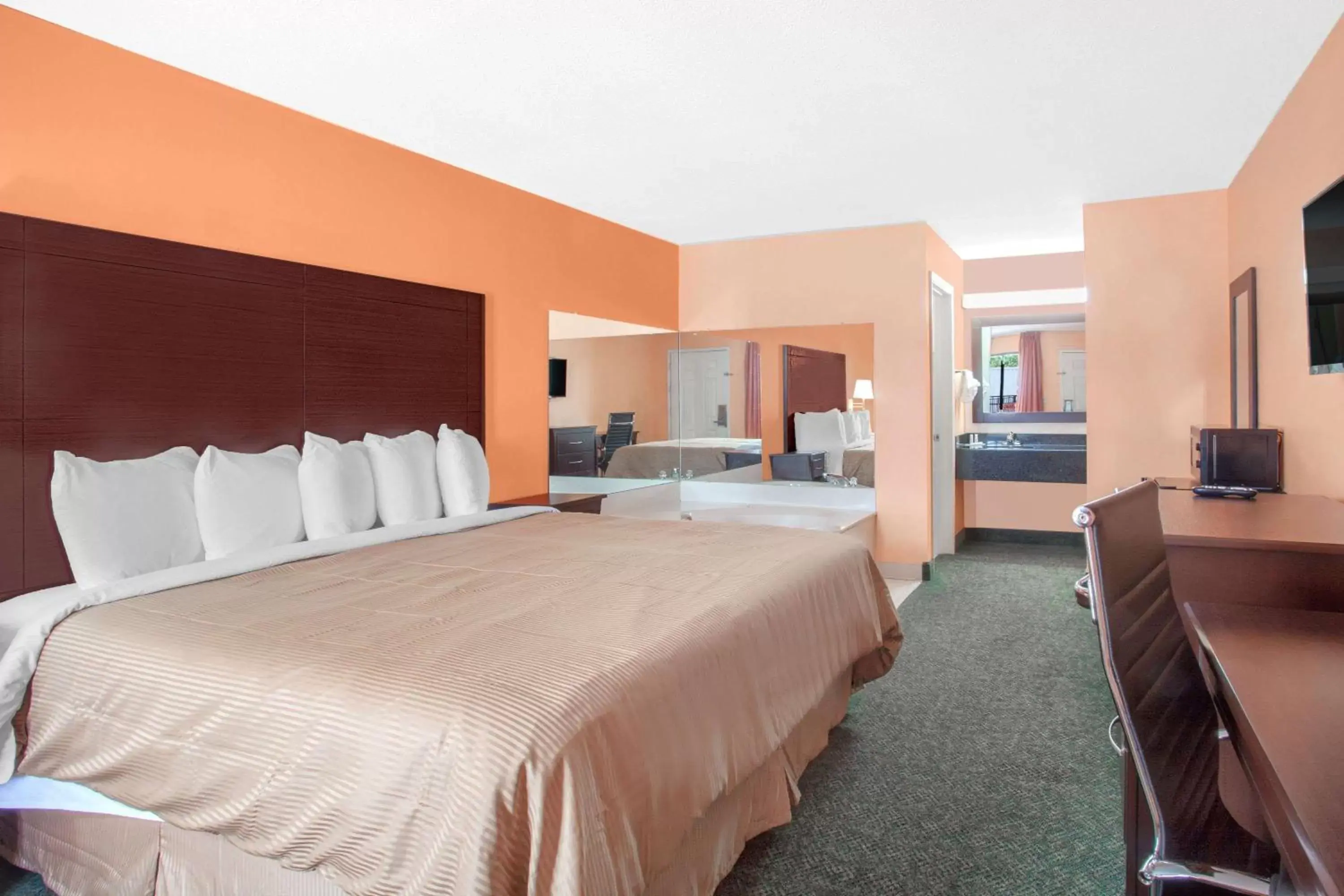 Photo of the whole room, Bed in Days Inn by Wyndham Moulton