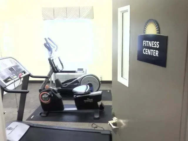 Fitness centre/facilities, Fitness Center/Facilities in Days Inn & Suites by Wyndham Swainsboro