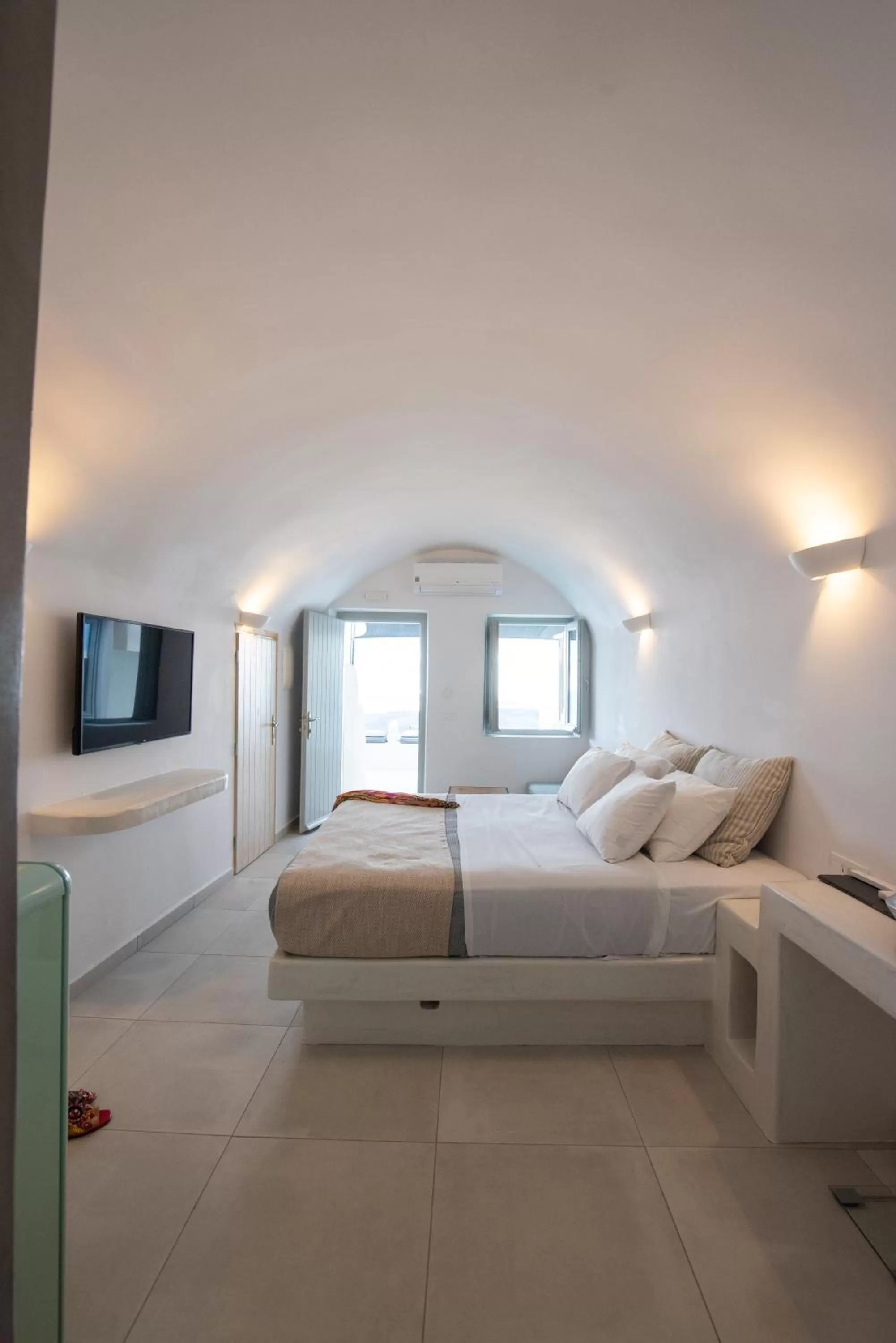 Bed in Caldera Cliff Illusion