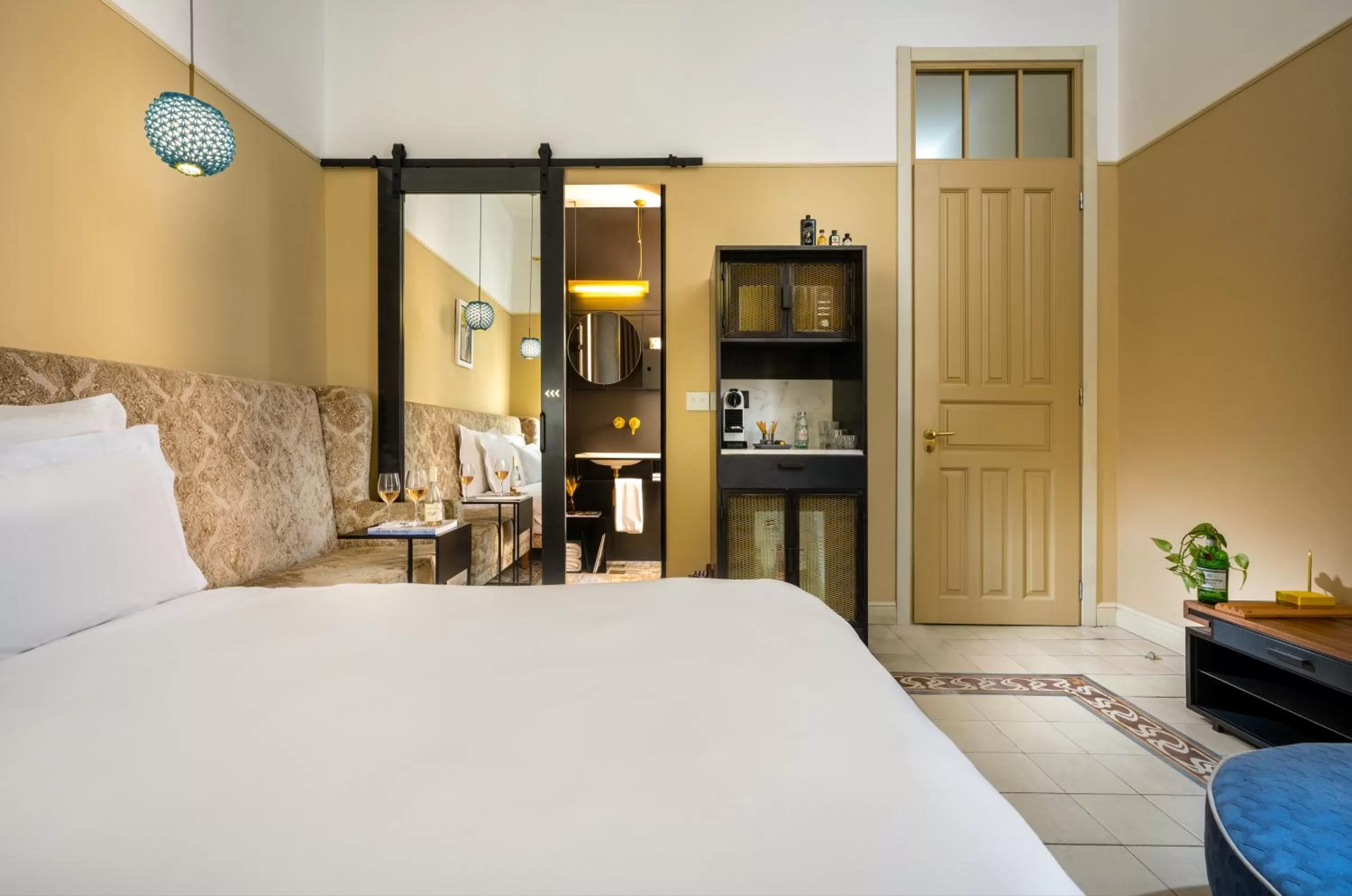 Photo of the whole room, Bed in Assemblage Boutique