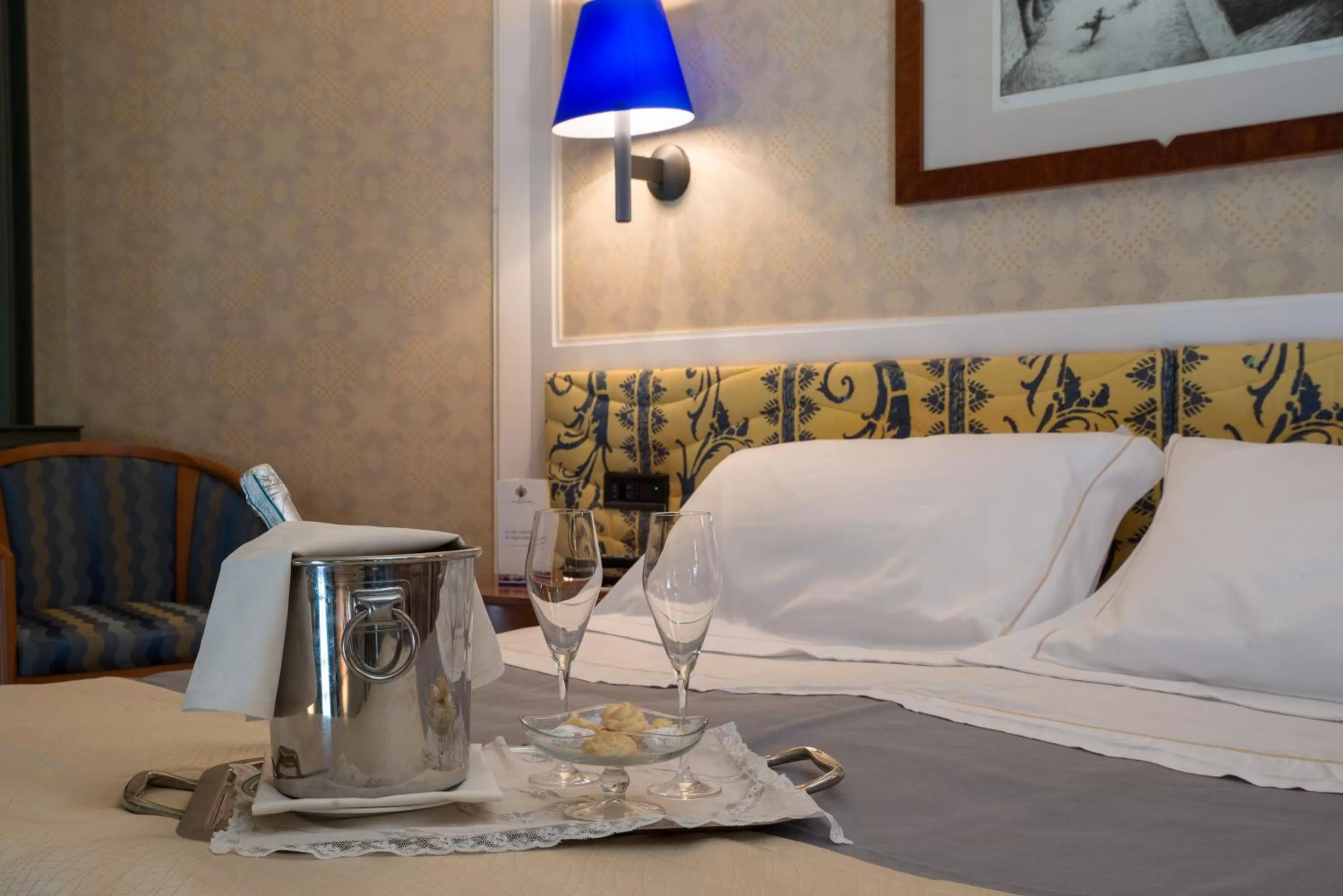 Alcoholic drinks, Bed in Grand Hotel Ortigia