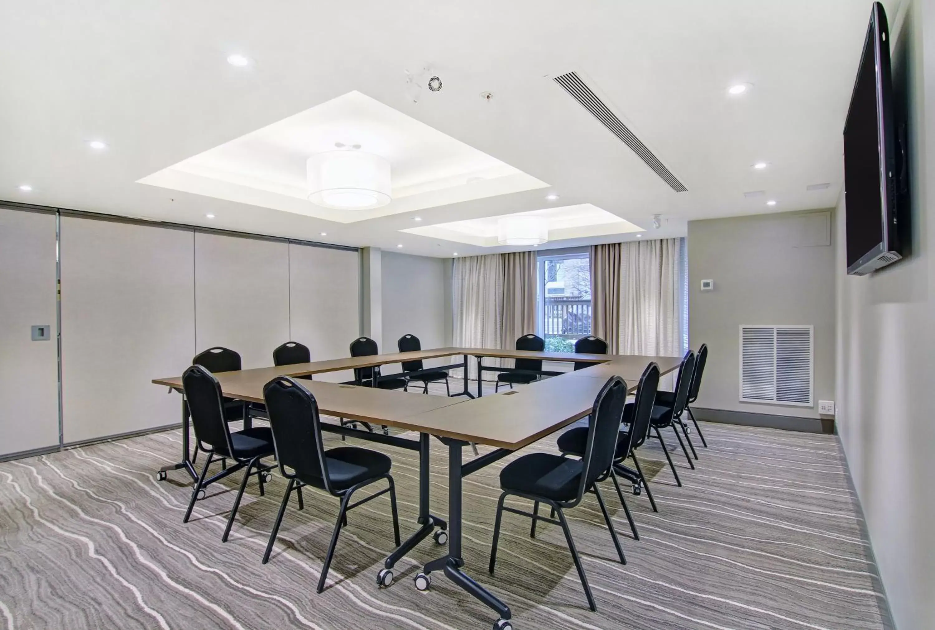 Meeting/conference room in Staybridge Suites Toronto - Vaughan South, an IHG Hotel