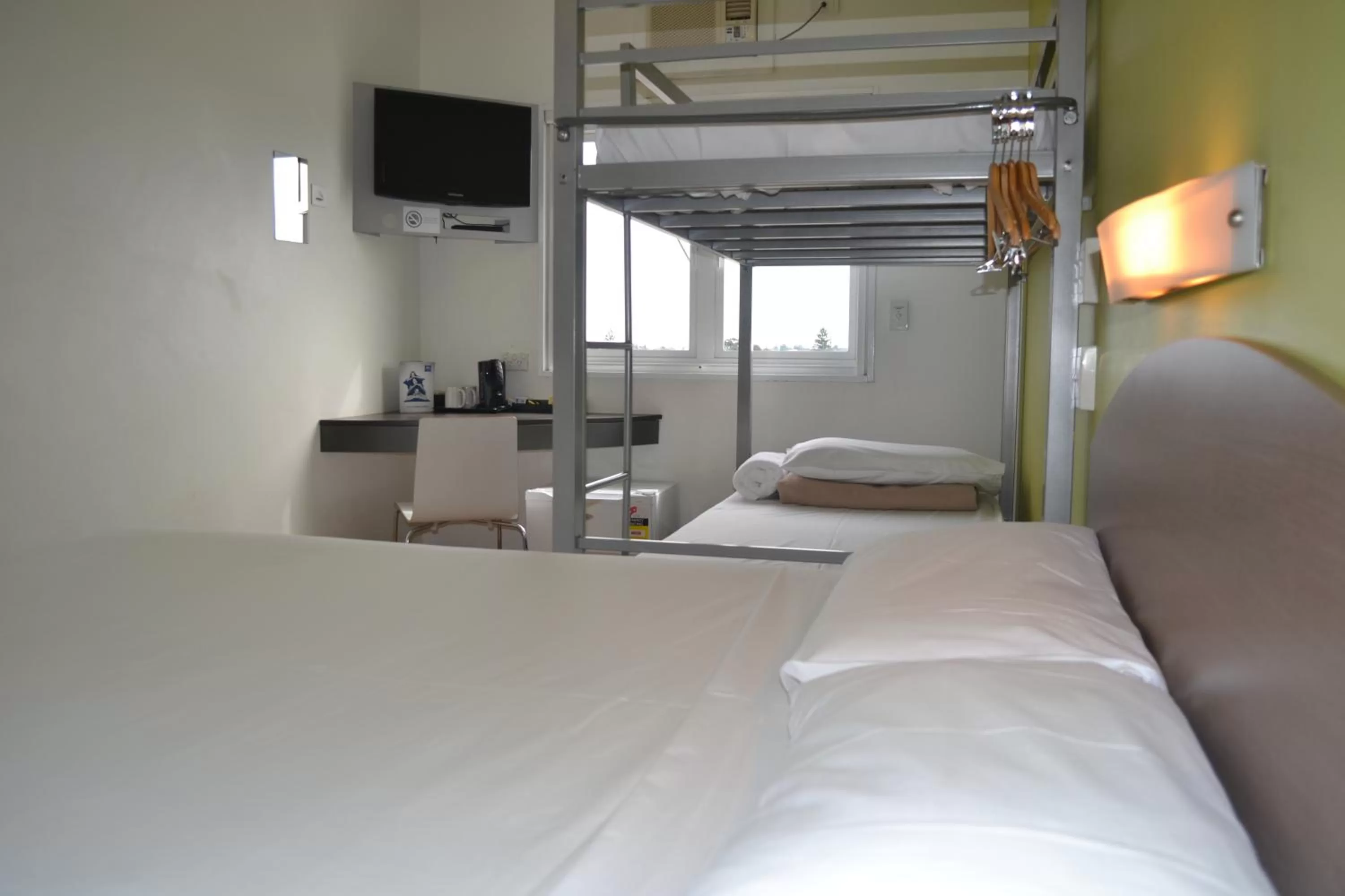 Bed in ibis Budget Perth Airport