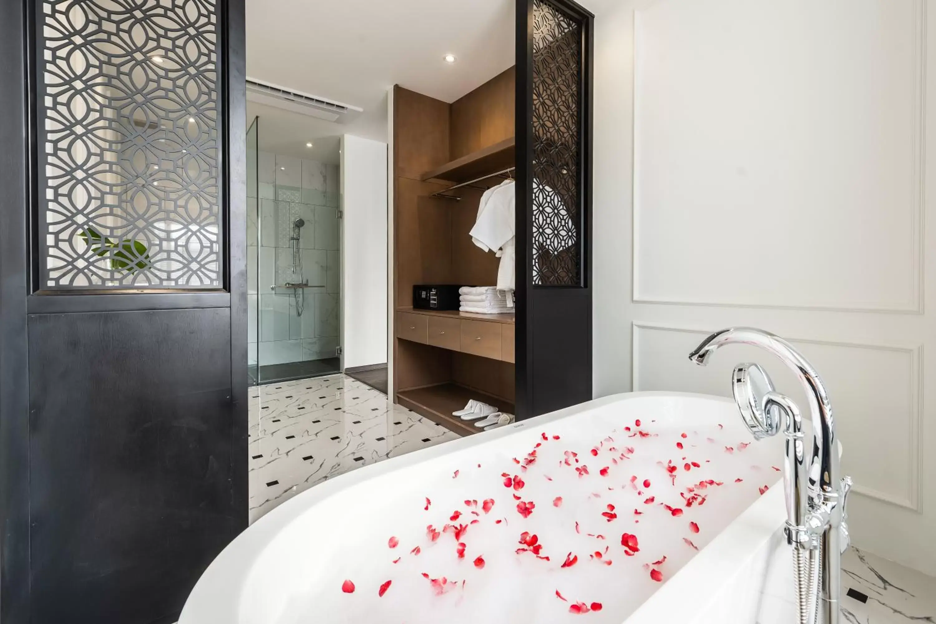 Bath, Bathroom in One Patio Hotel Pattaya - SHA Extra Plus