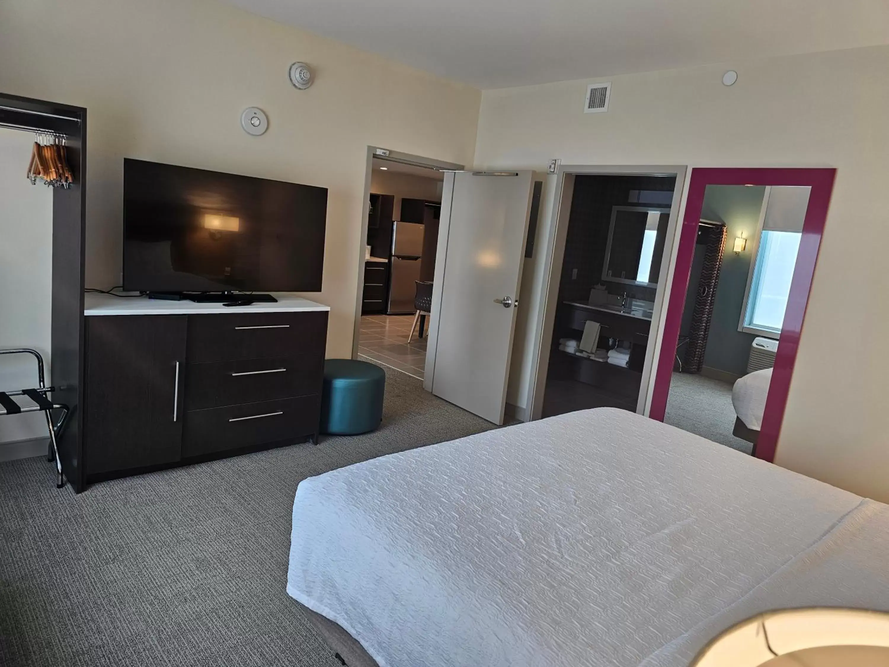 Bedroom, Bed in Home2 Suites By Hilton Allentown Bethlehem Airport