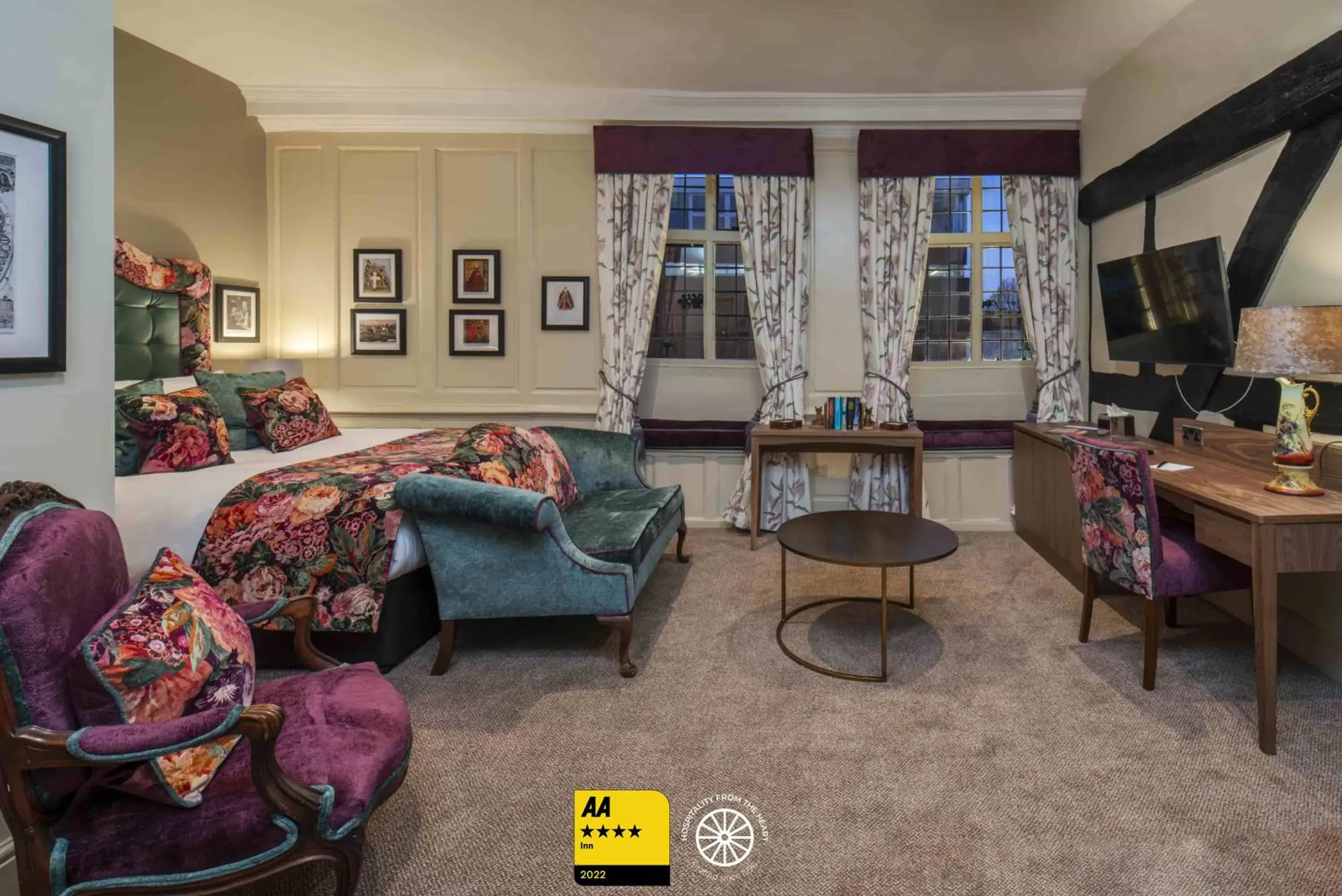 Bed, Seating Area in The Tudor House Hotel, Tewkesbury, Gloucestershire