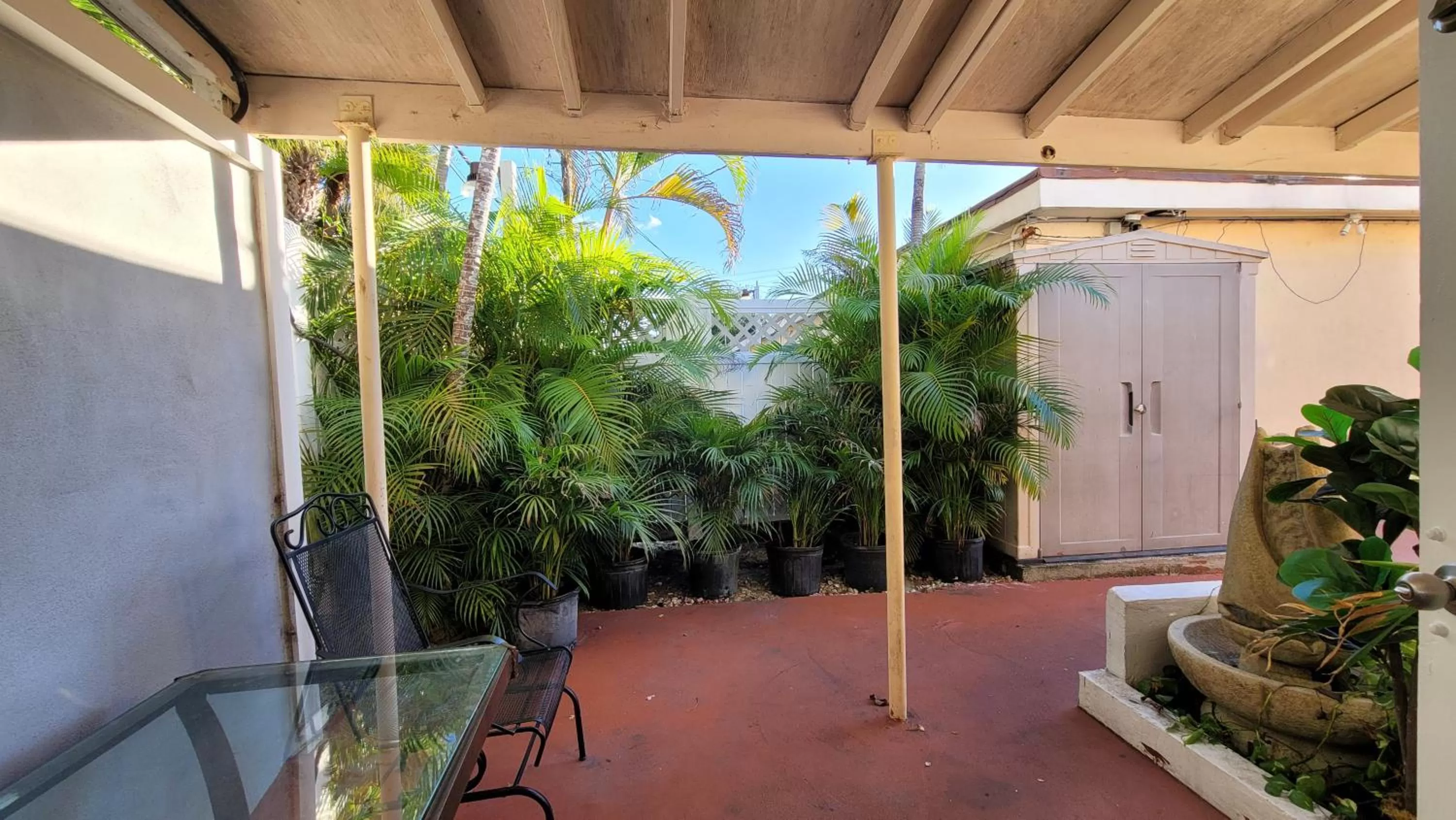 Patio in Barefoot mailman motel