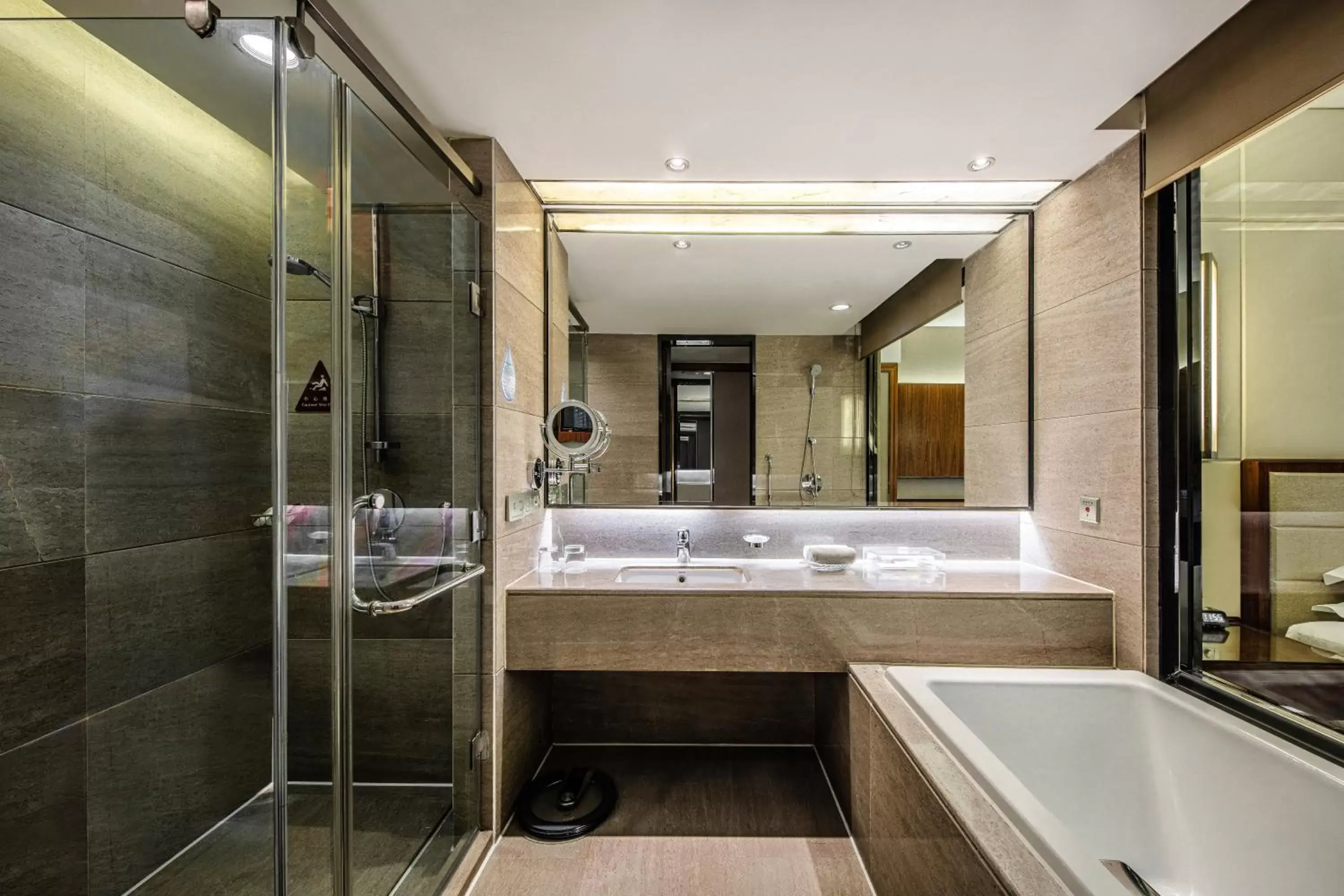 Bathroom in Crowne Plaza Foshan, an IHG Hotel - Exclusive bus stations for HKSAR round-trips