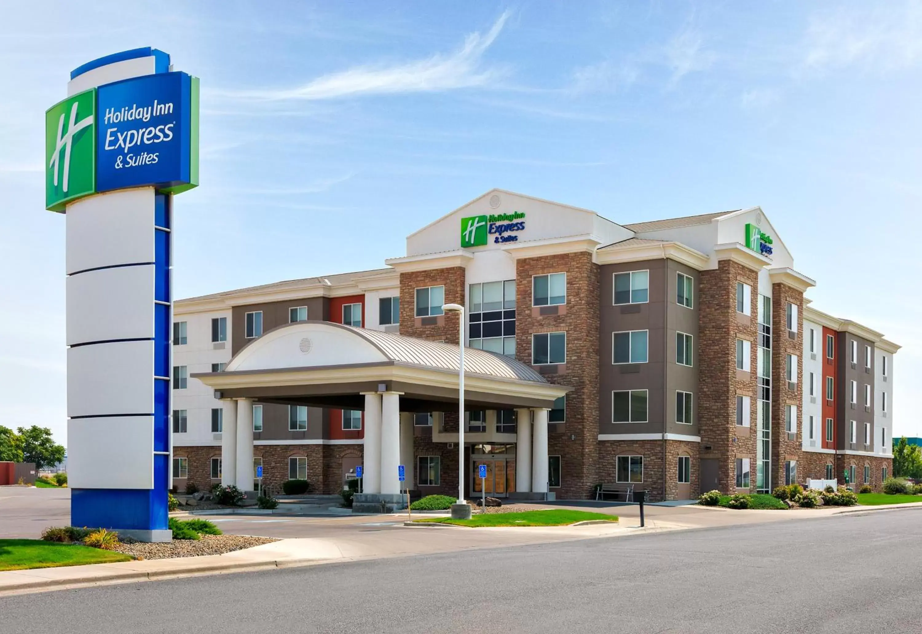 Property building in Holiday Inn Express Hotel & Suites Ontario, an IHG Hotel