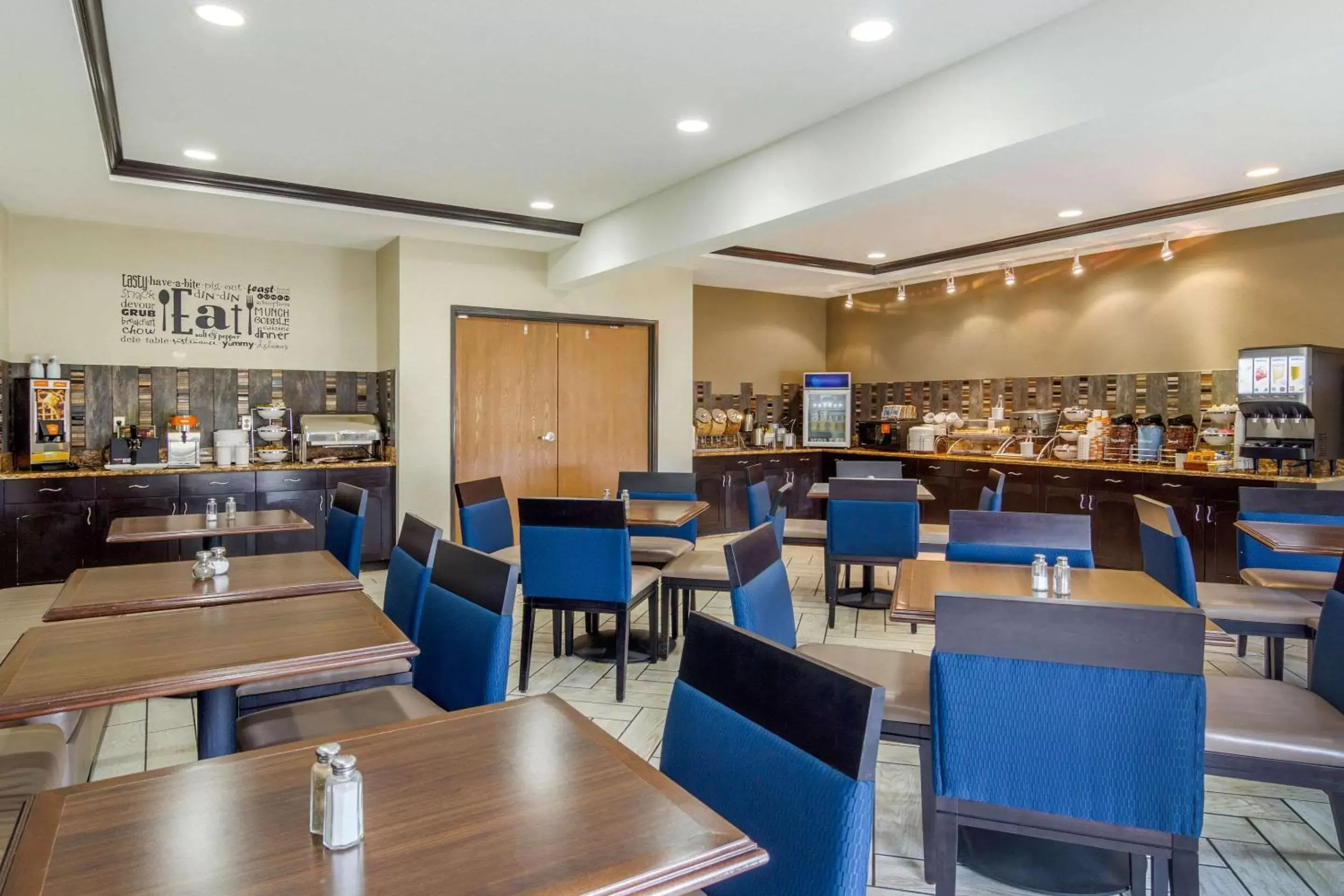 Restaurant/Places to Eat in Comfort Inn Sterling