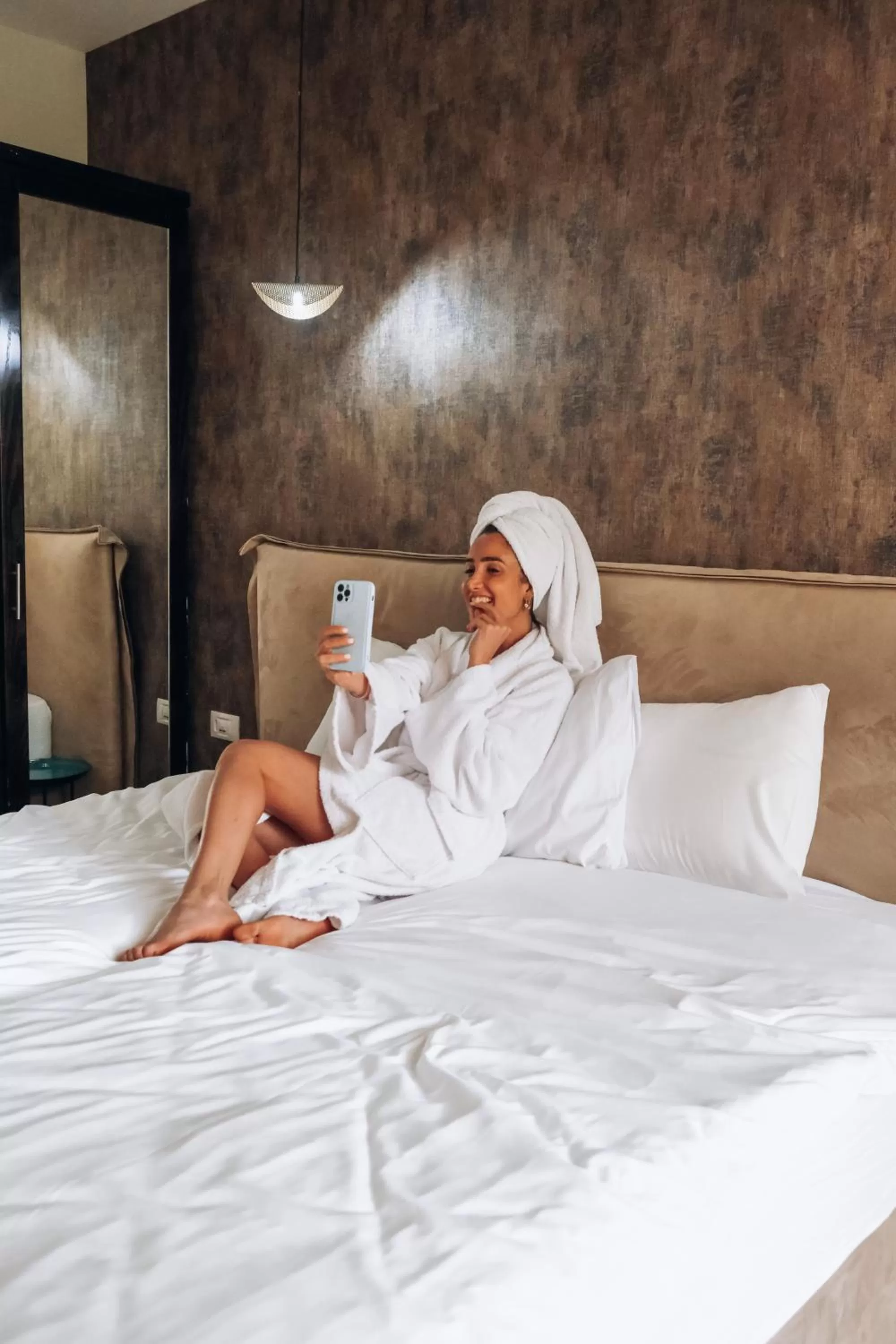 Bedroom, Bed in Eden Inn