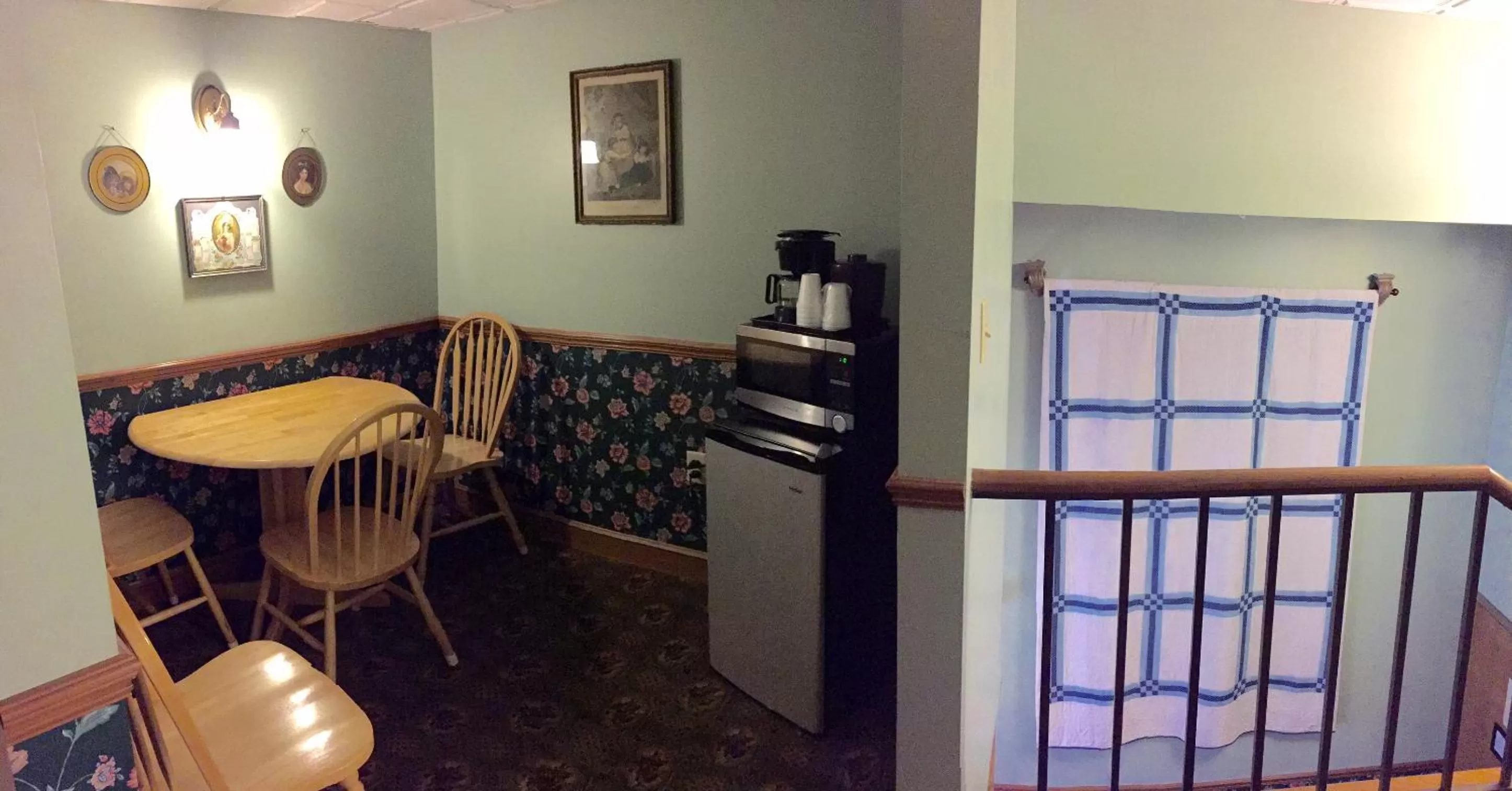 Dining area in Hotel Millersburg