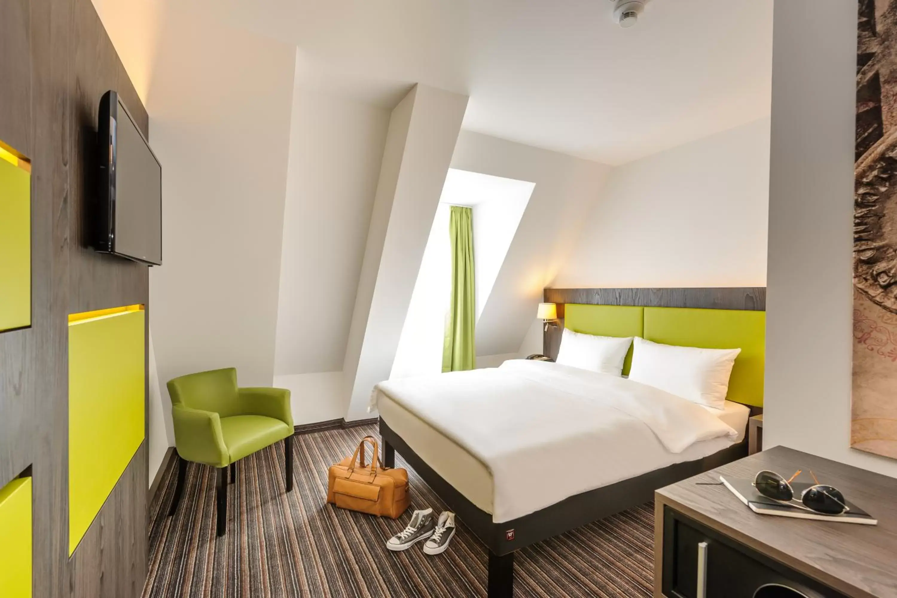 Photo of the whole room, Bed in Ibis Styles Trier