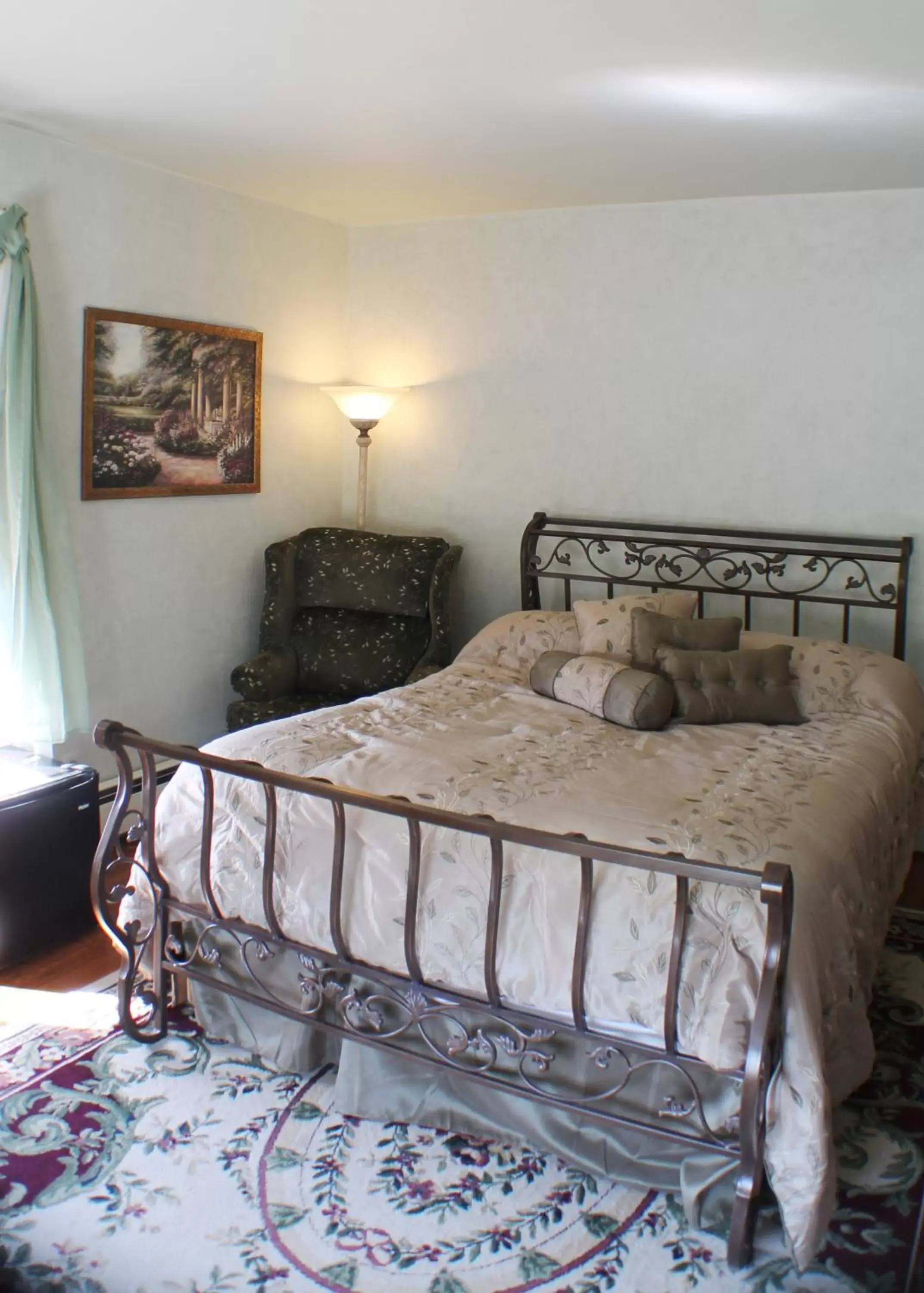 Photo of the whole room, Bed in The White Birch Inn