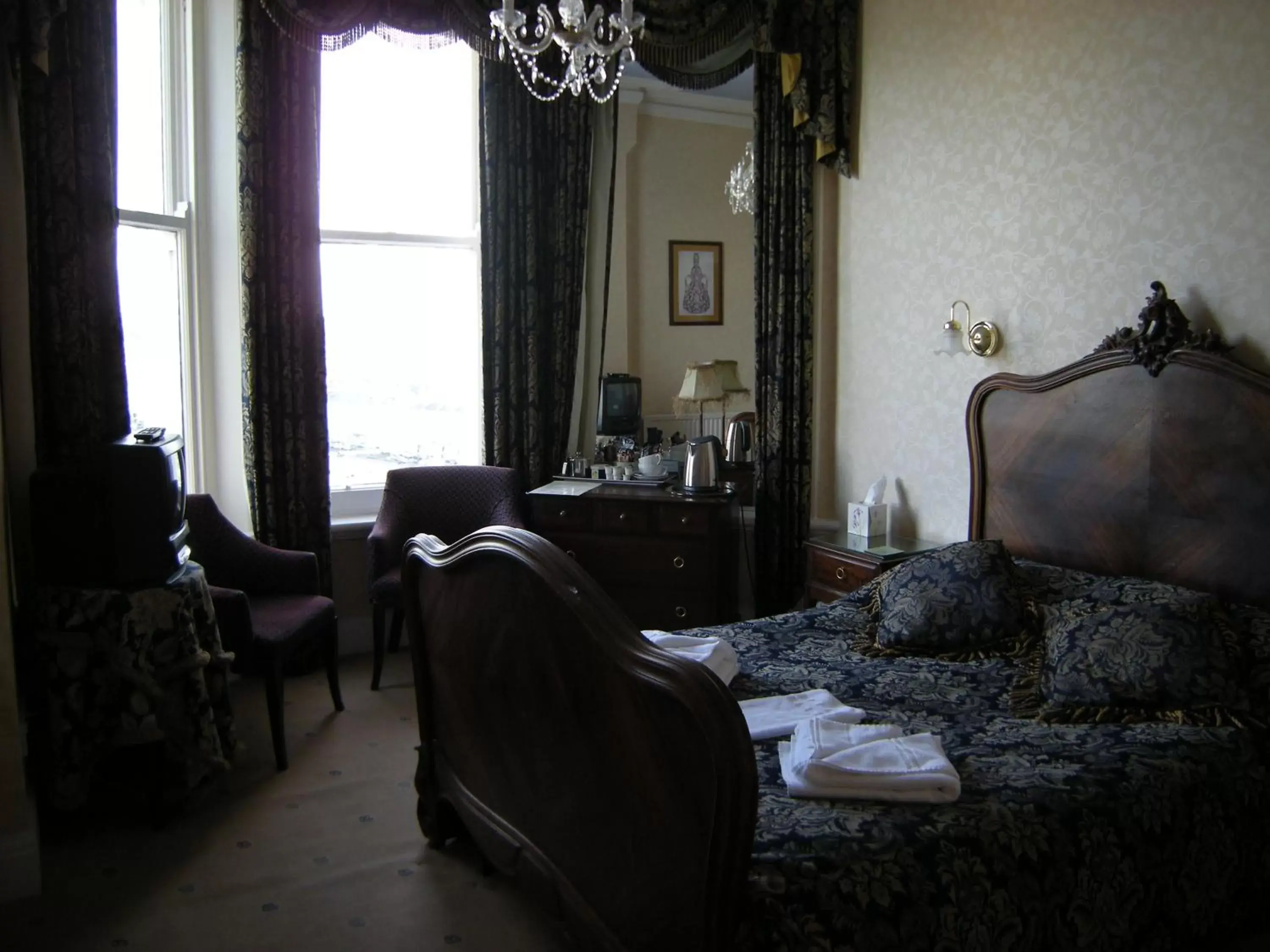 Bedroom in Headlands Hotel