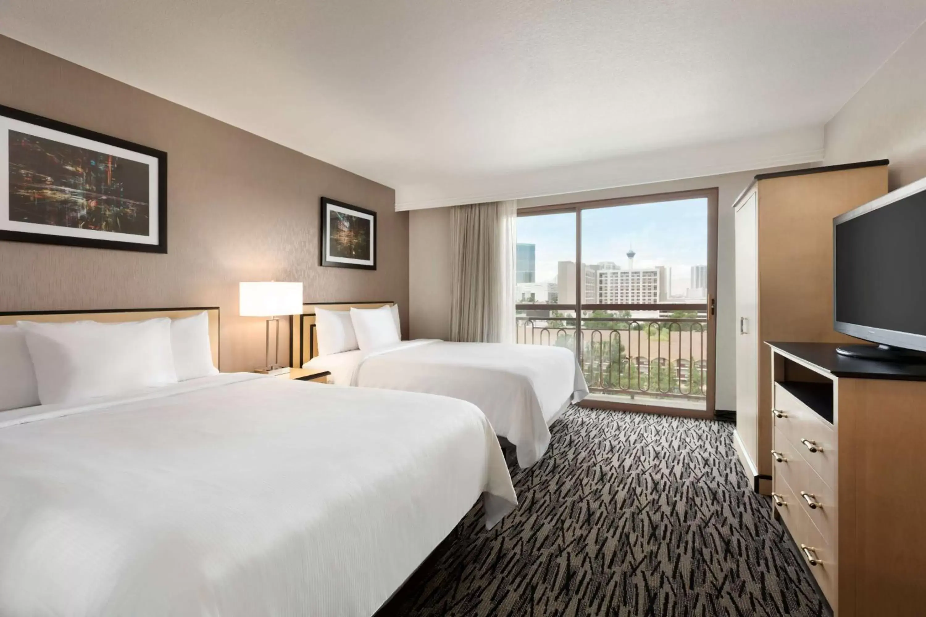 Bed in Embassy Suites by Hilton Convention Center Las Vegas