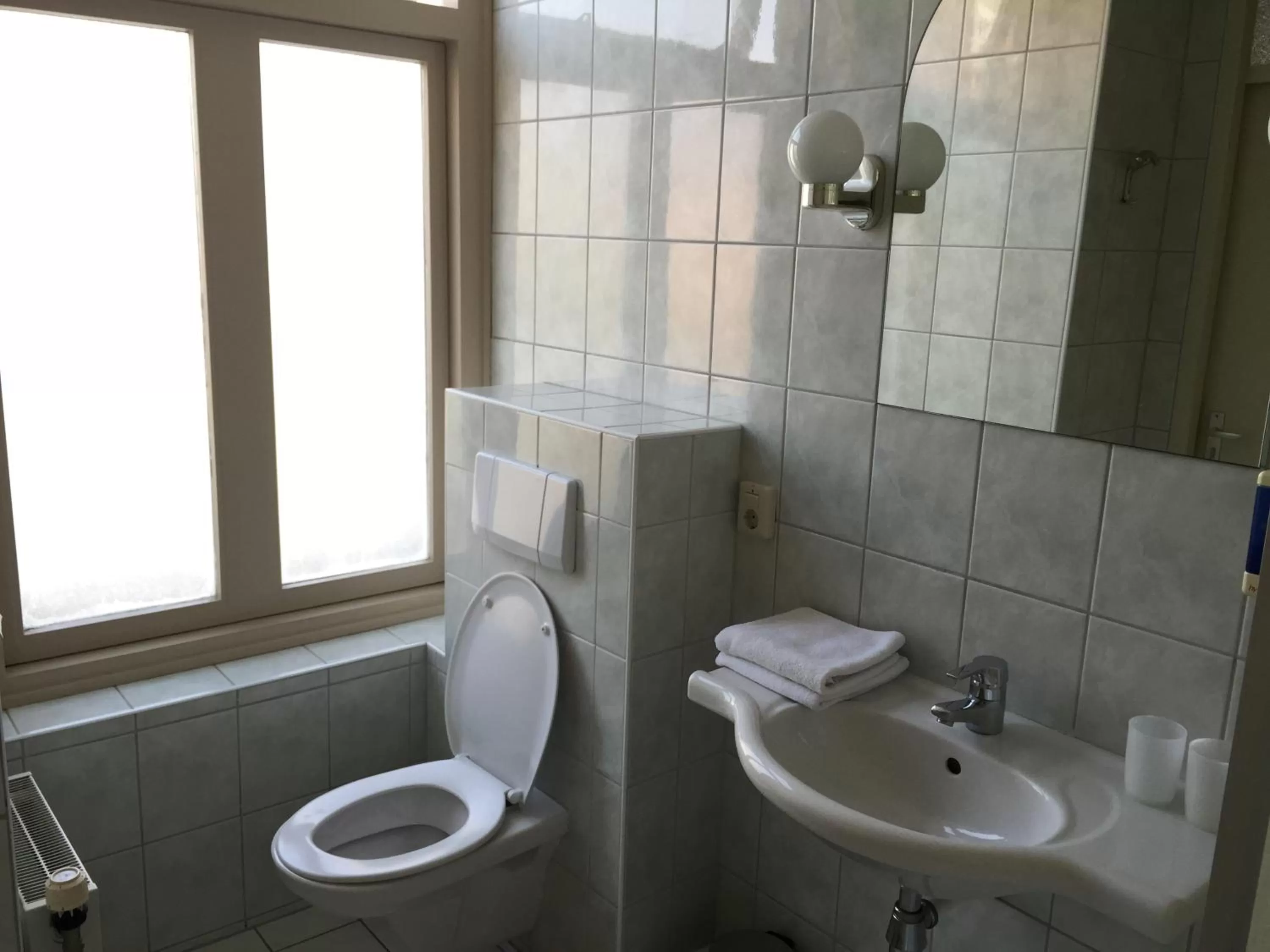 Bathroom in Hotel van Oppen