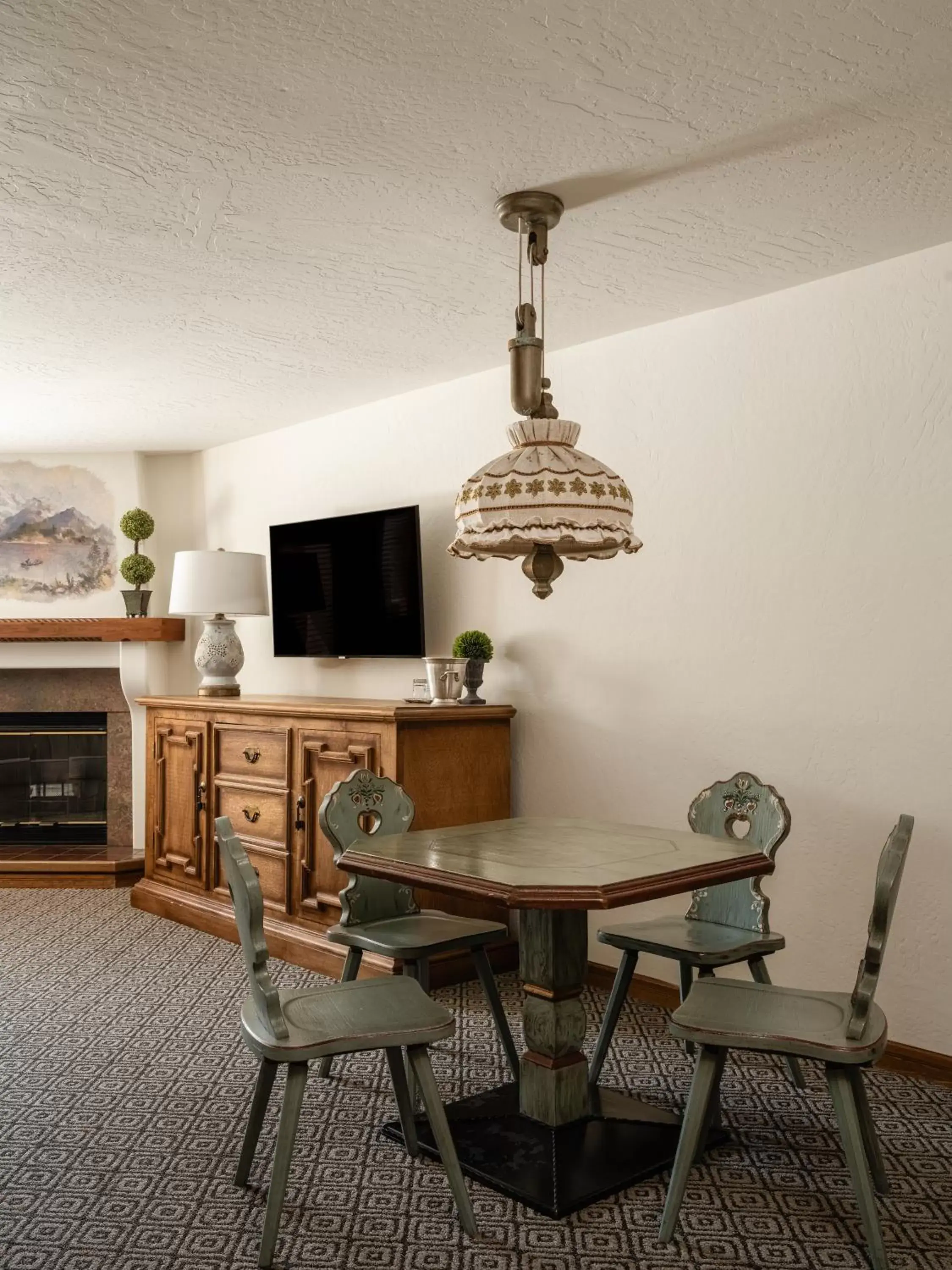 TV and multimedia, Dining Area in Enzian Inn