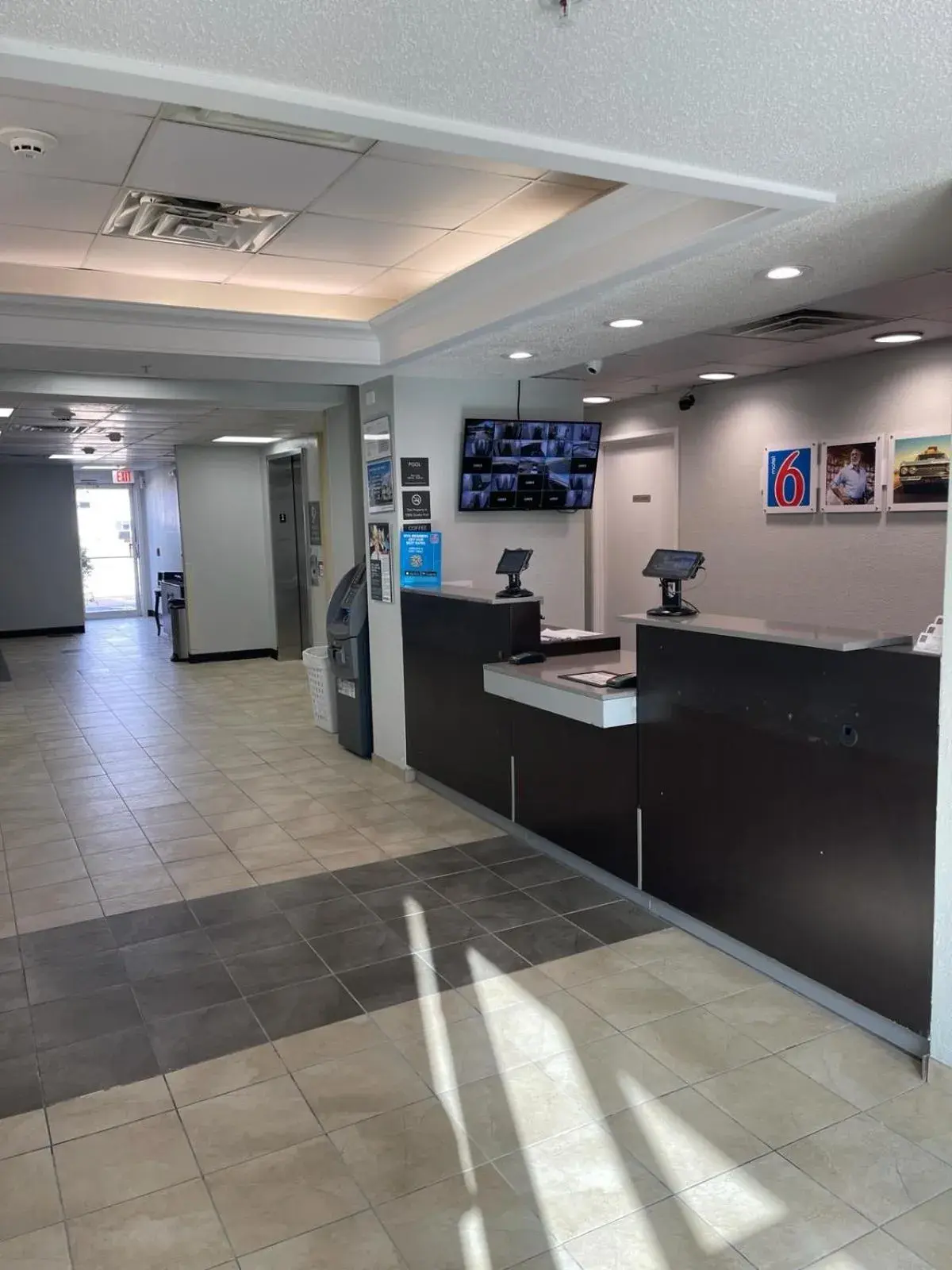 Property building, Lobby/Reception in Motel 6-Caseyville, IL - Caseyville Il