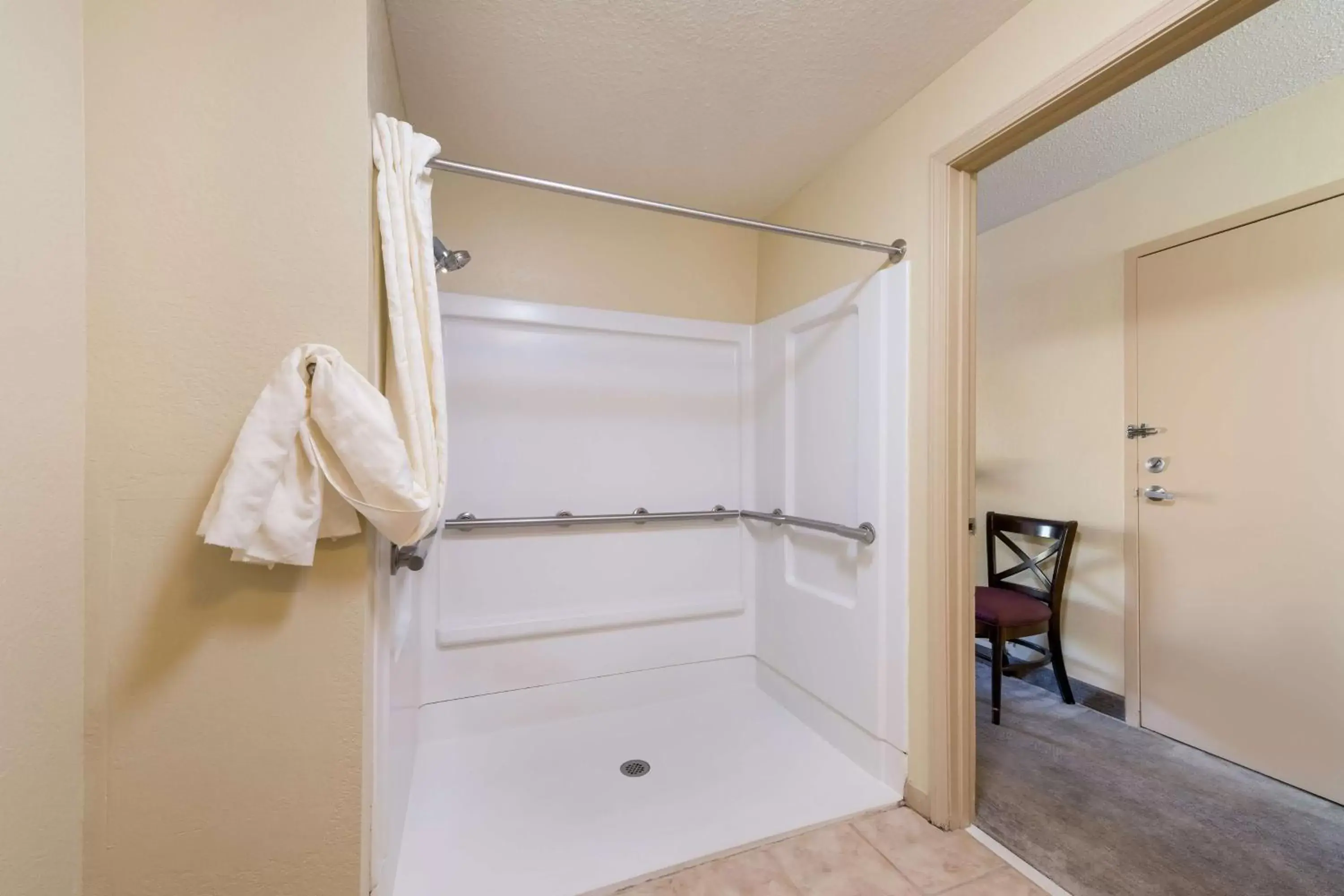 Bathroom in Best Western Mountain Lodge At Banner Elk