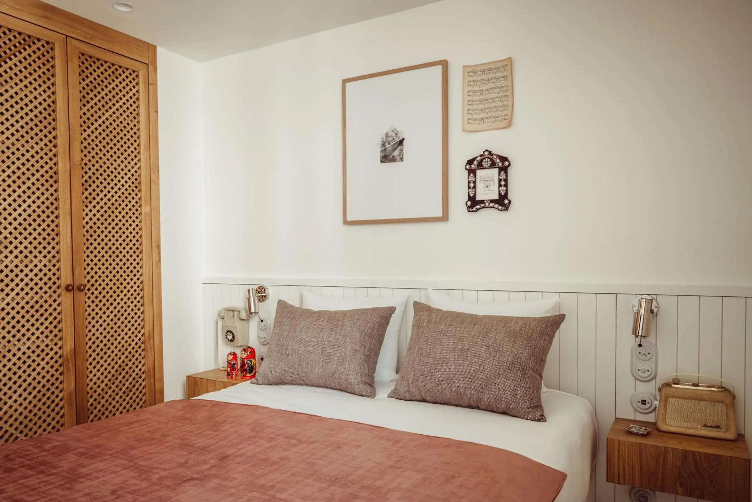 Photo of the whole room, Bed in Hôtel Monsieur Aristide