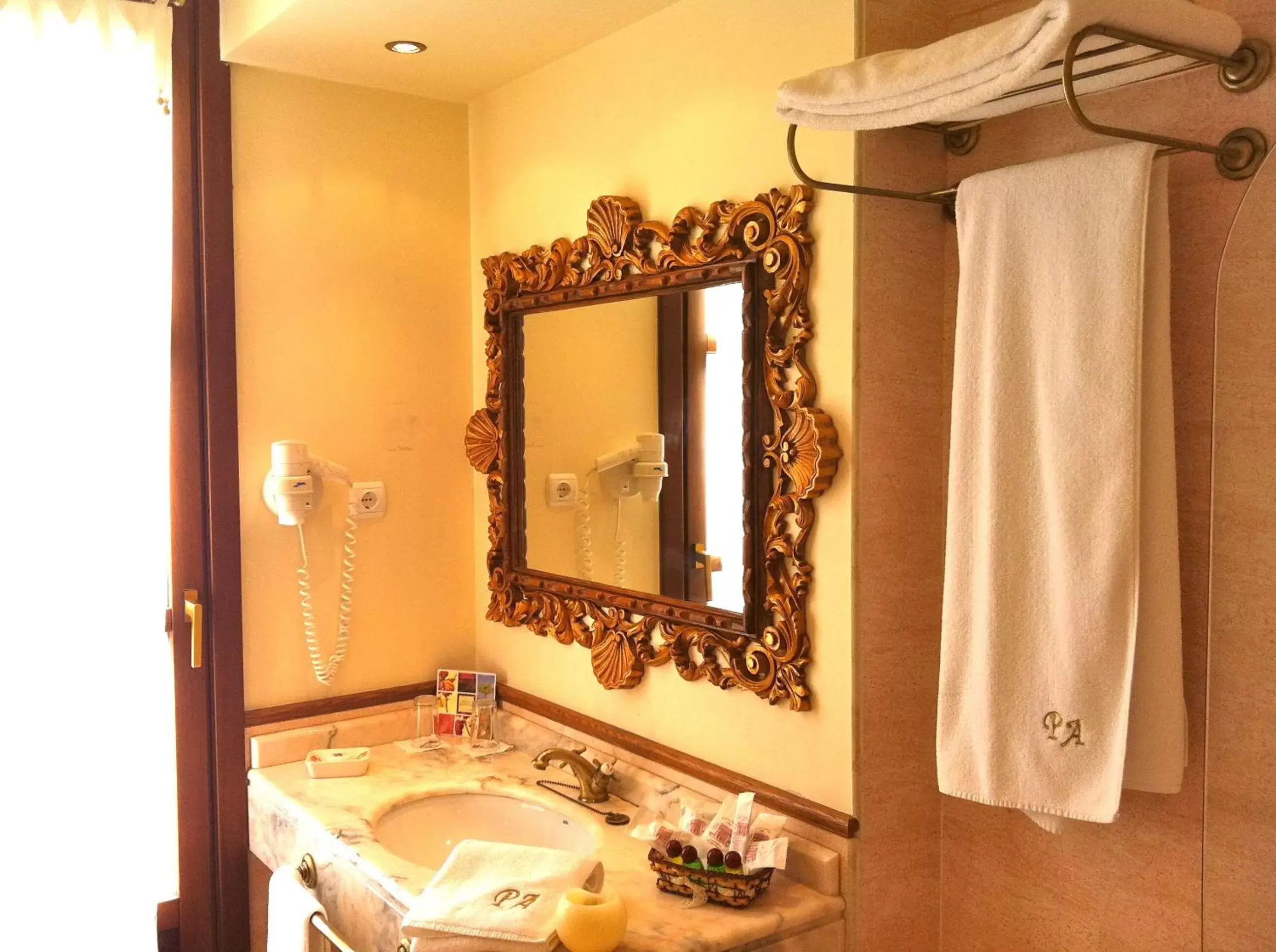 Day, Bathroom in Palacio Azcárate Hotel