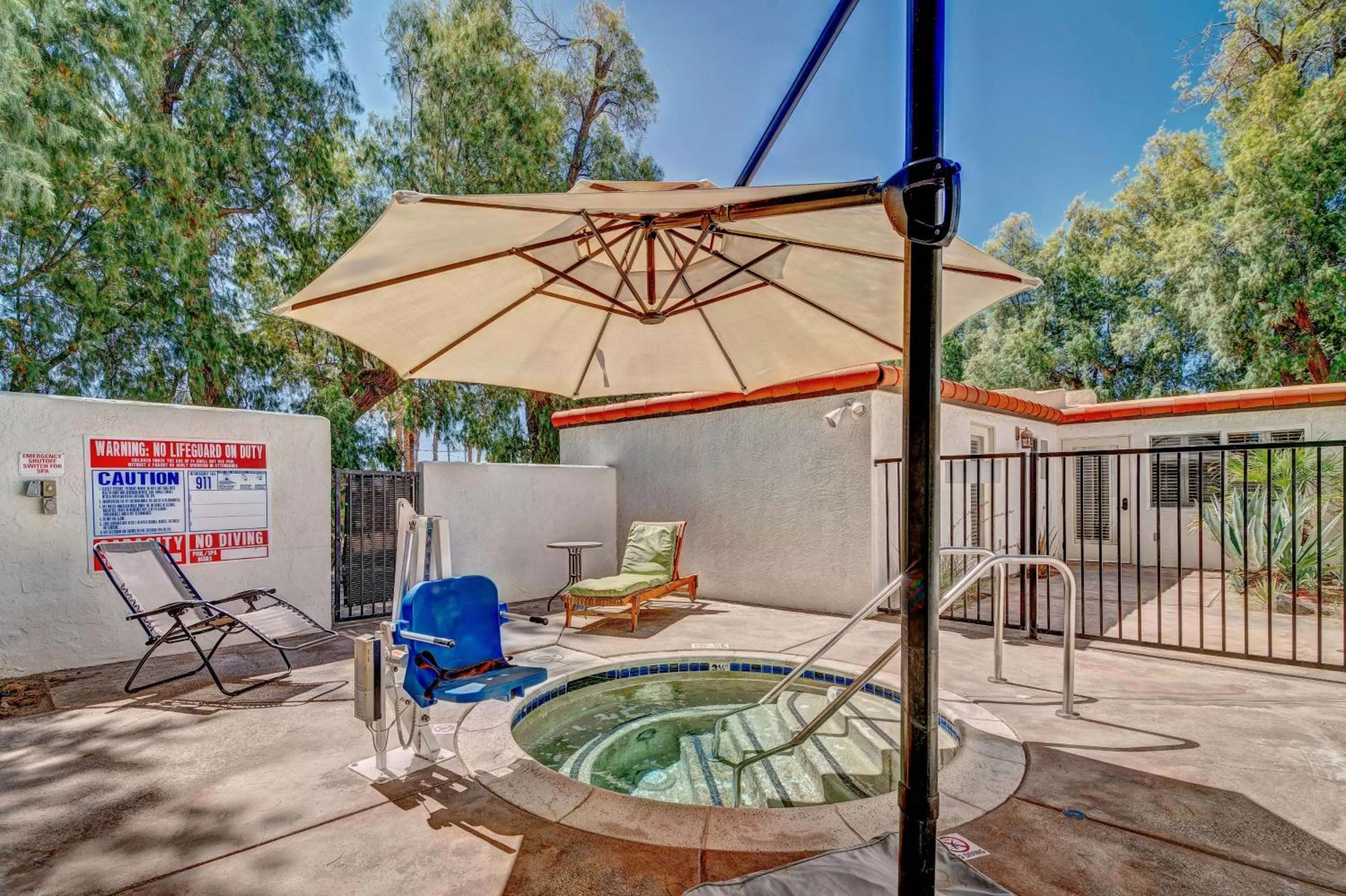 Casita with Three Queen Beds and Mobility Accessible Roll-In Shower in La Casa del Zorro