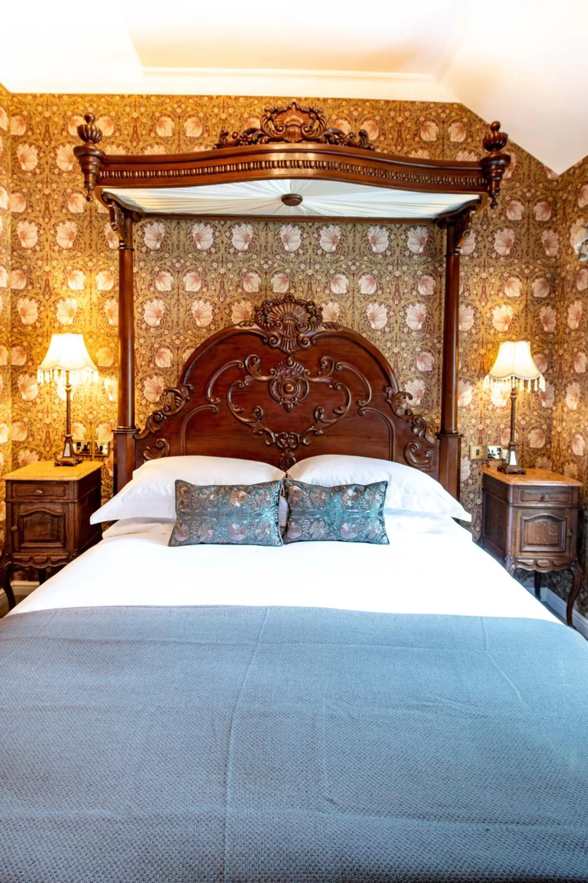 Bed in Melville Castle Hotel