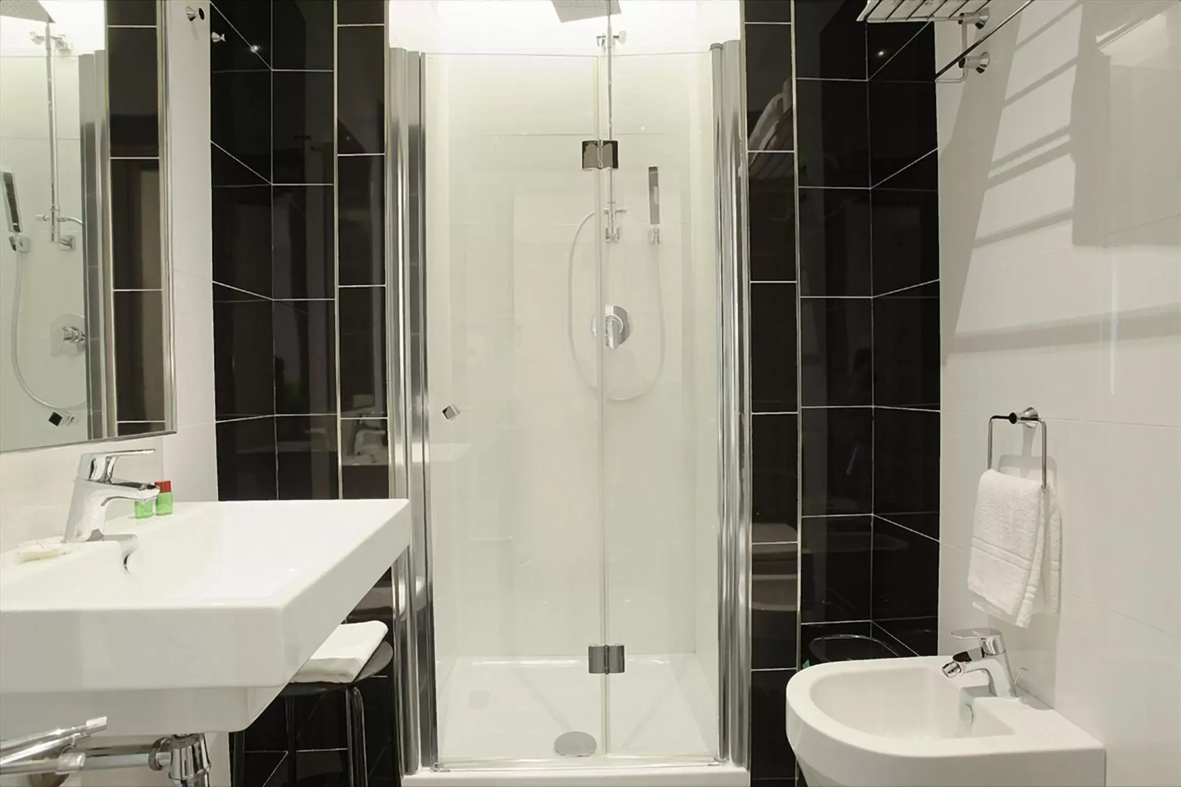 Shower, Bathroom in Hotel Agrigento Home