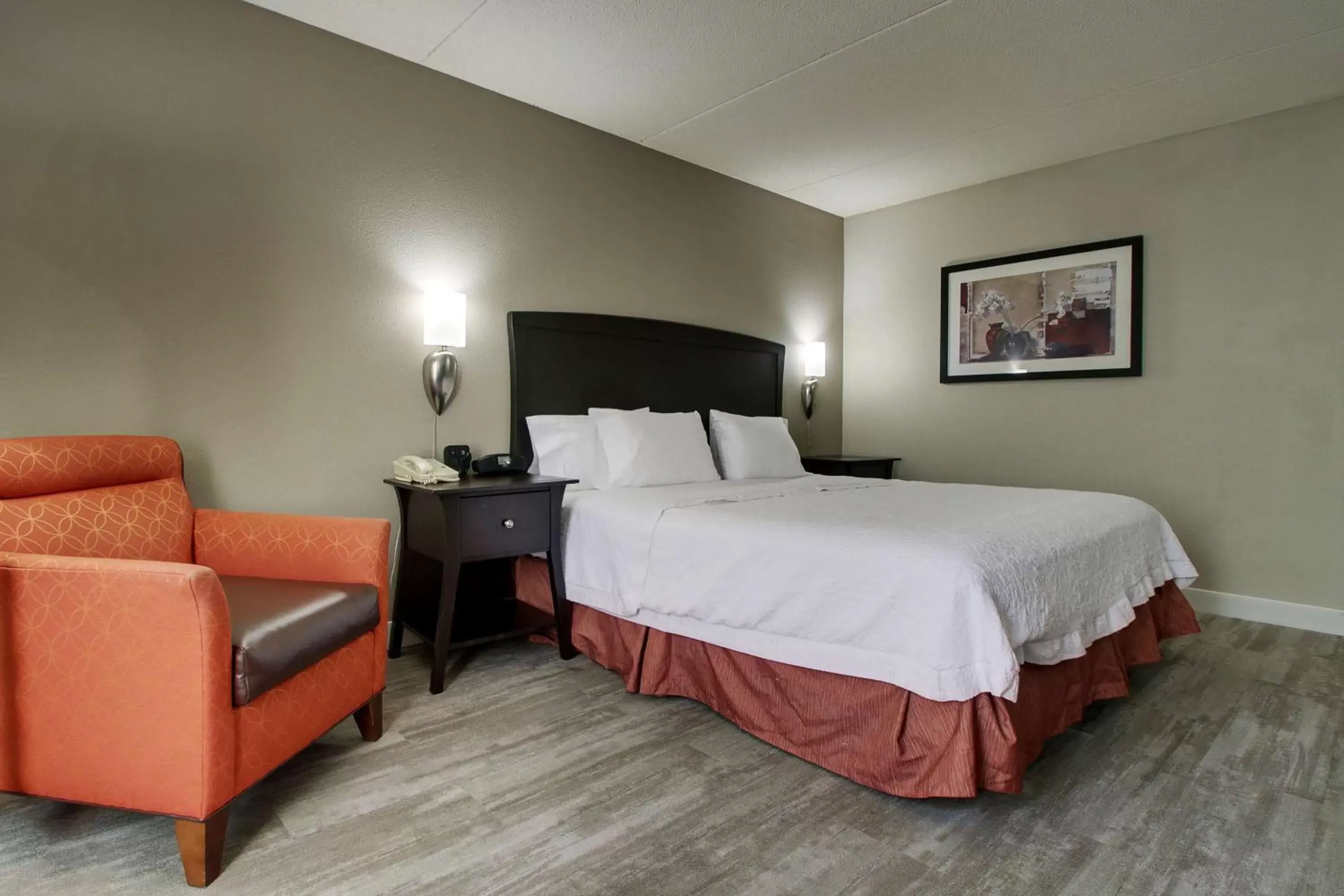 Bed in Hampton Inn & Suites Spartanburg-I-26-Westgate Mall