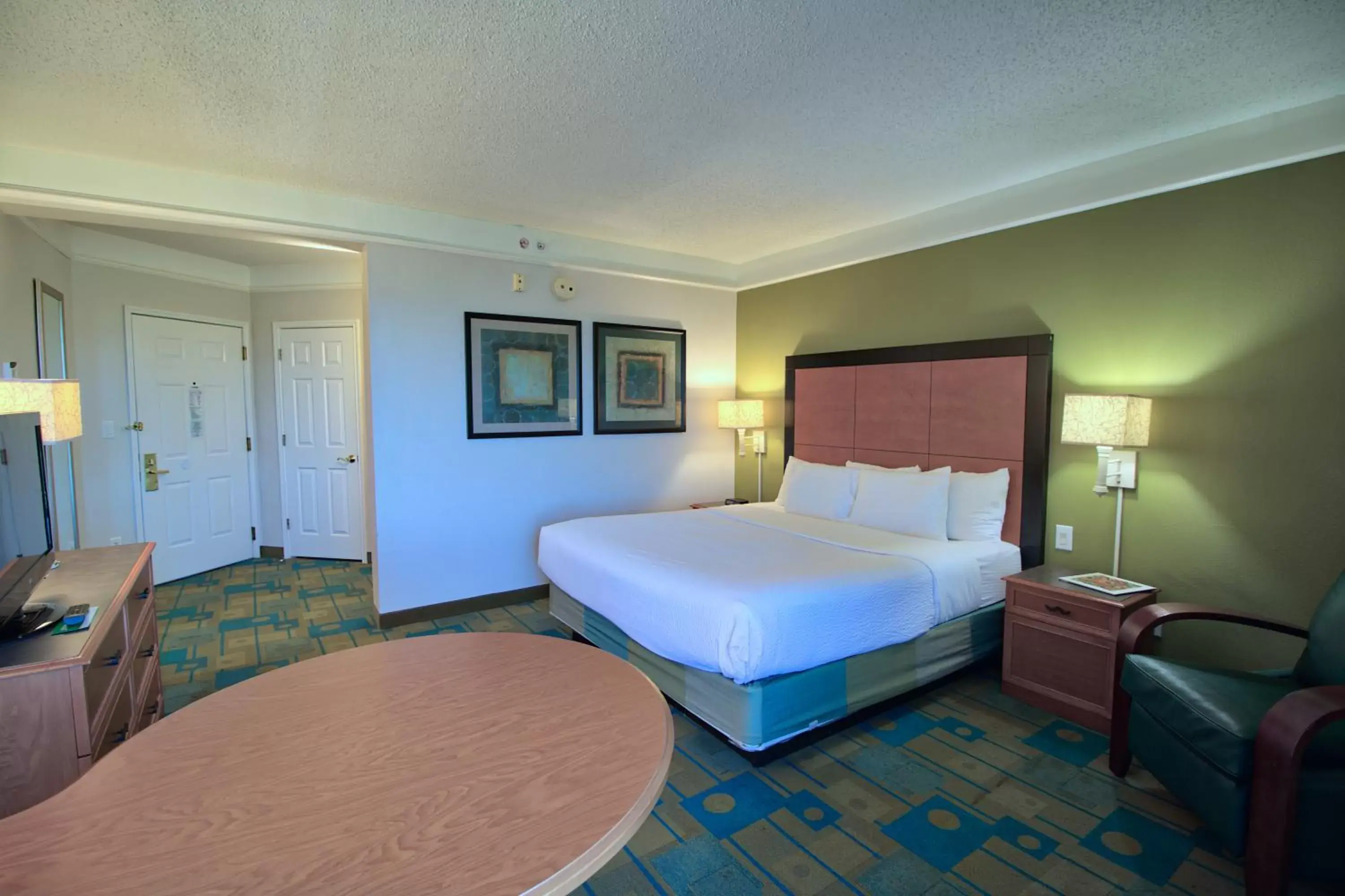 Bed in La Quinta by Wyndham Orlando I Drive/Conv Center