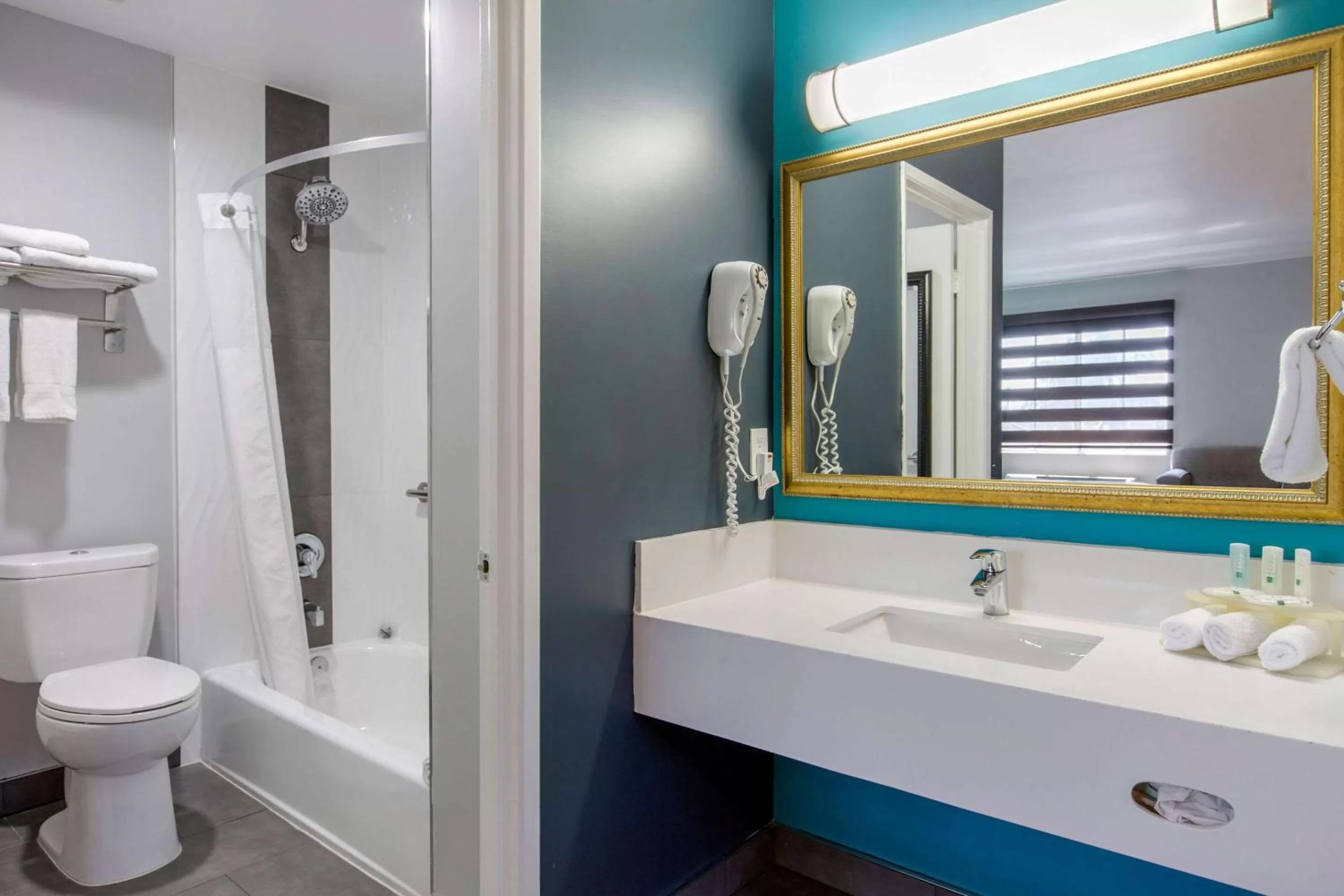 Bathroom in Quality Inn Near Hollywood Walk of Fame