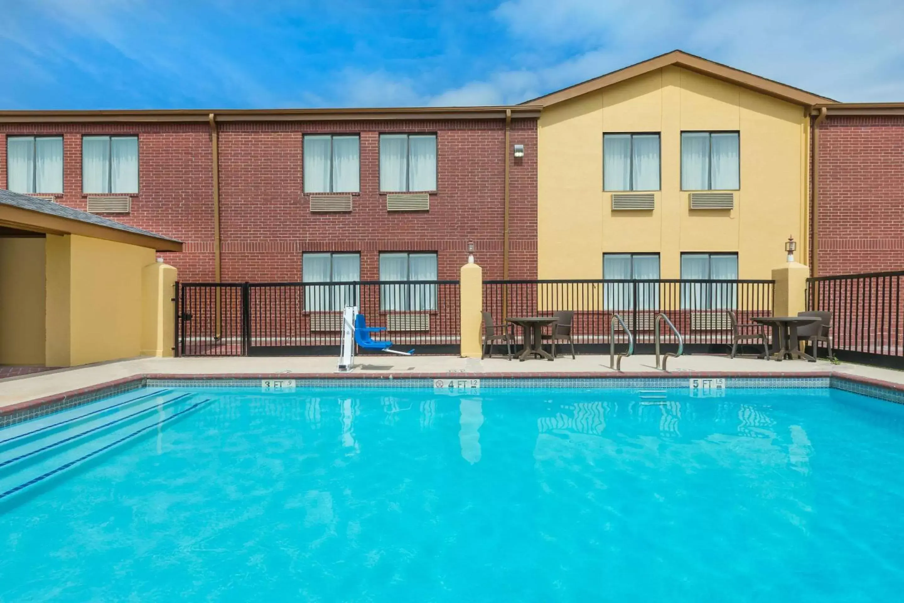 Swimming pool, Property Building in Quality Inn