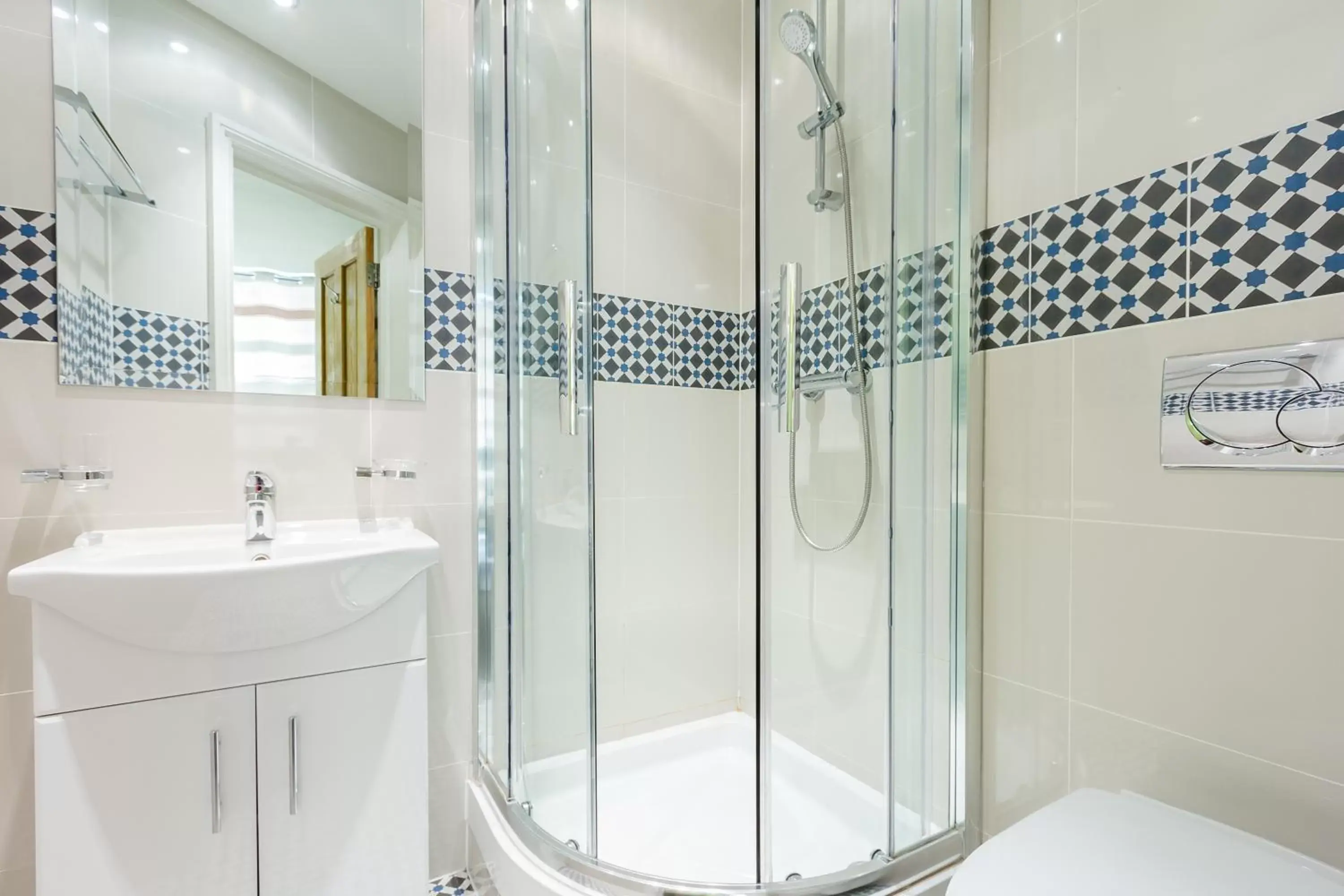 Shower, Bathroom in Gower House Hotel