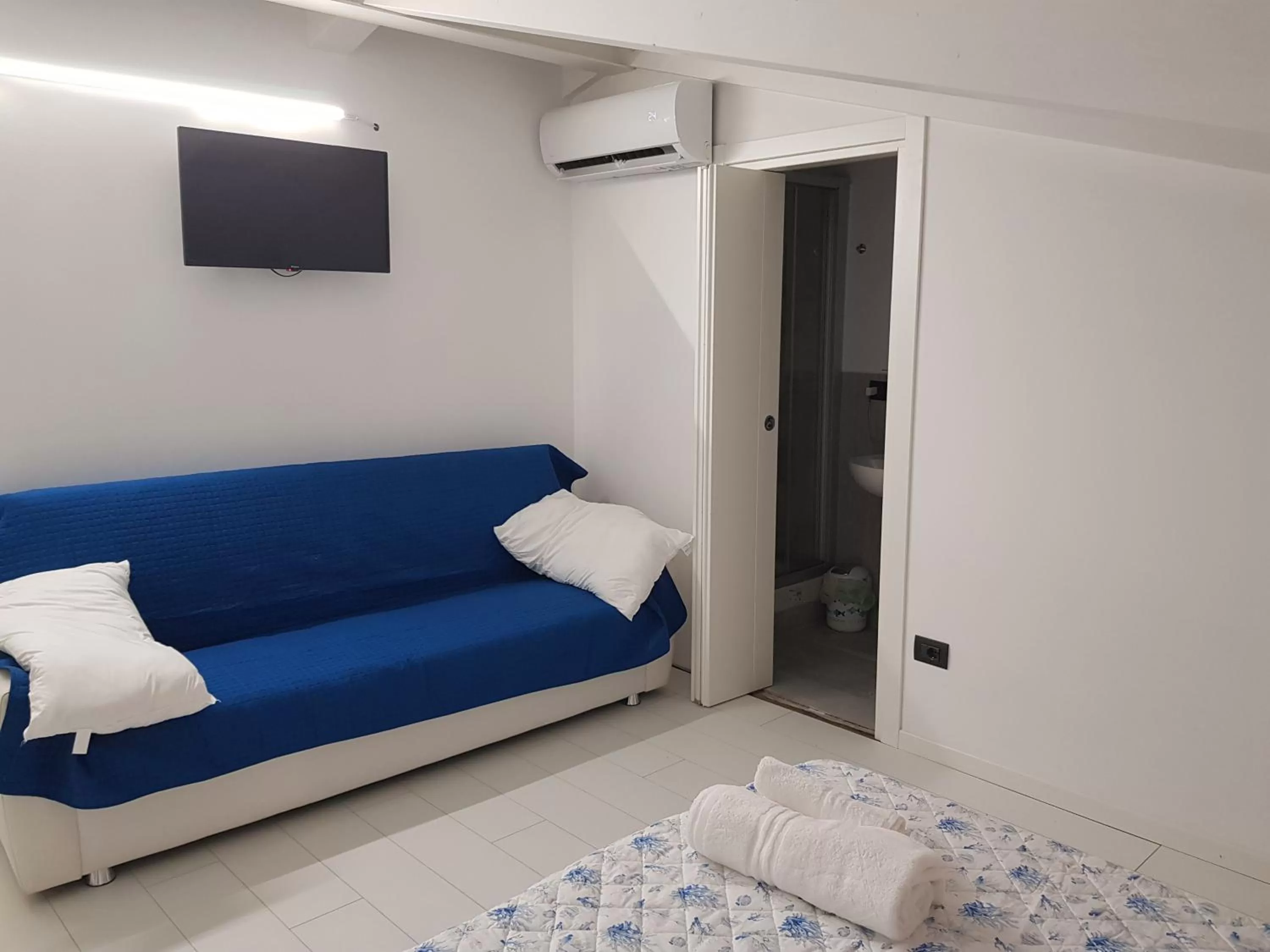 Dormi da me sul mare