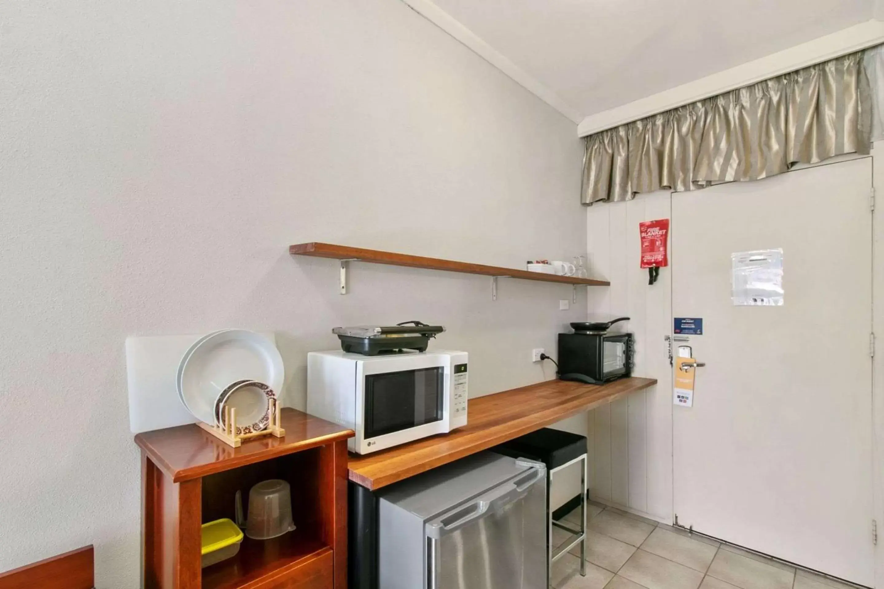 Bedroom, Kitchen/Kitchenette in Comfort Inn Whyalla