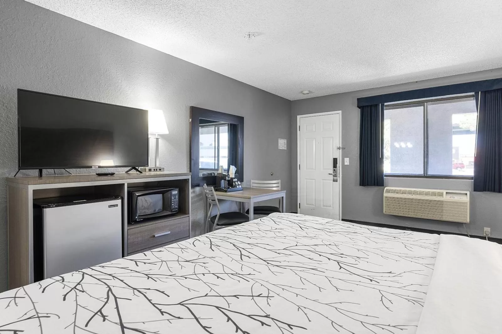 hair dresser, Bed in GreenTree Inn Prescott Valley