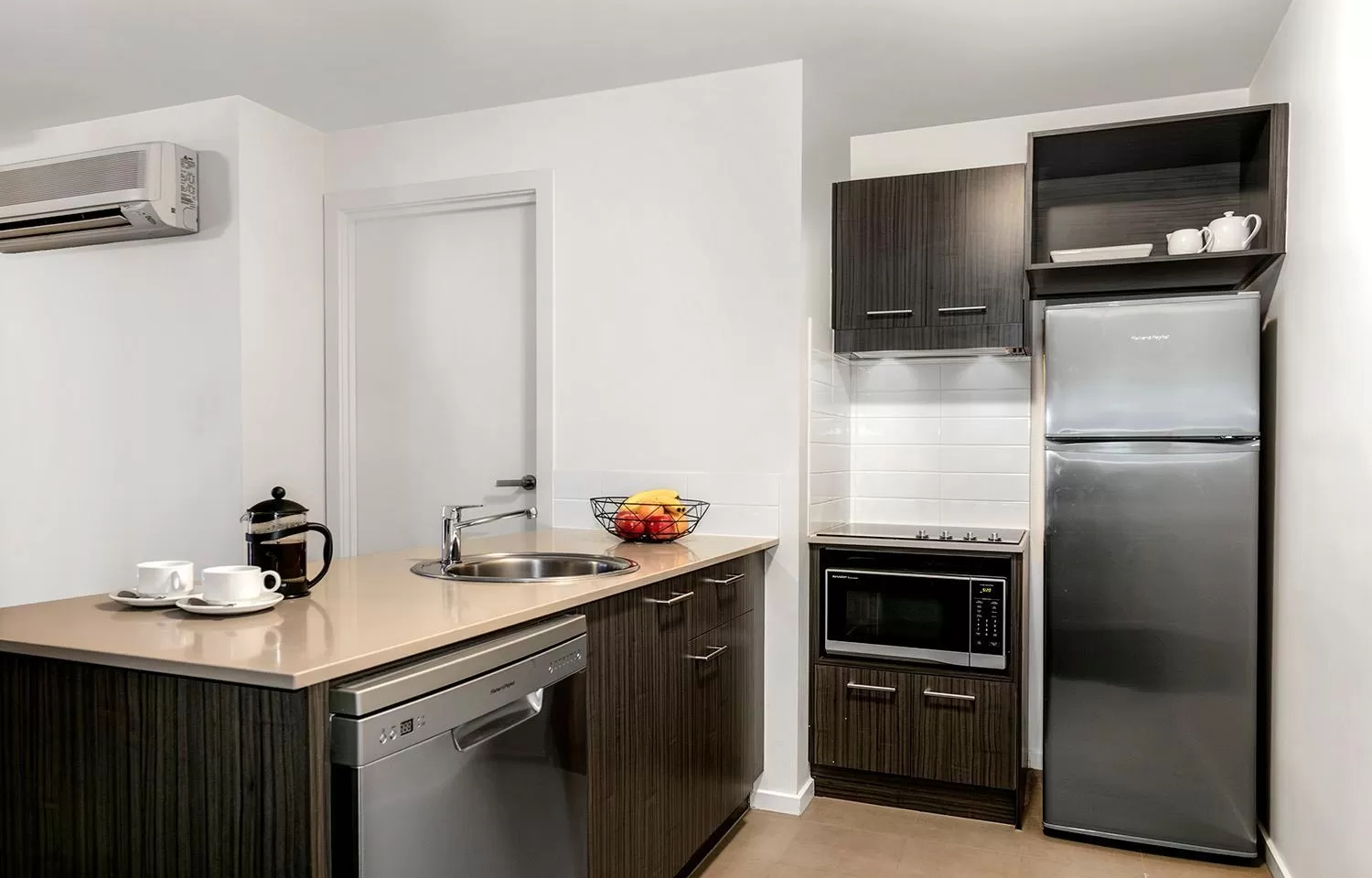 Kitchen or kitchenette in Melbourne Carlton Central Apartment Hotel Official