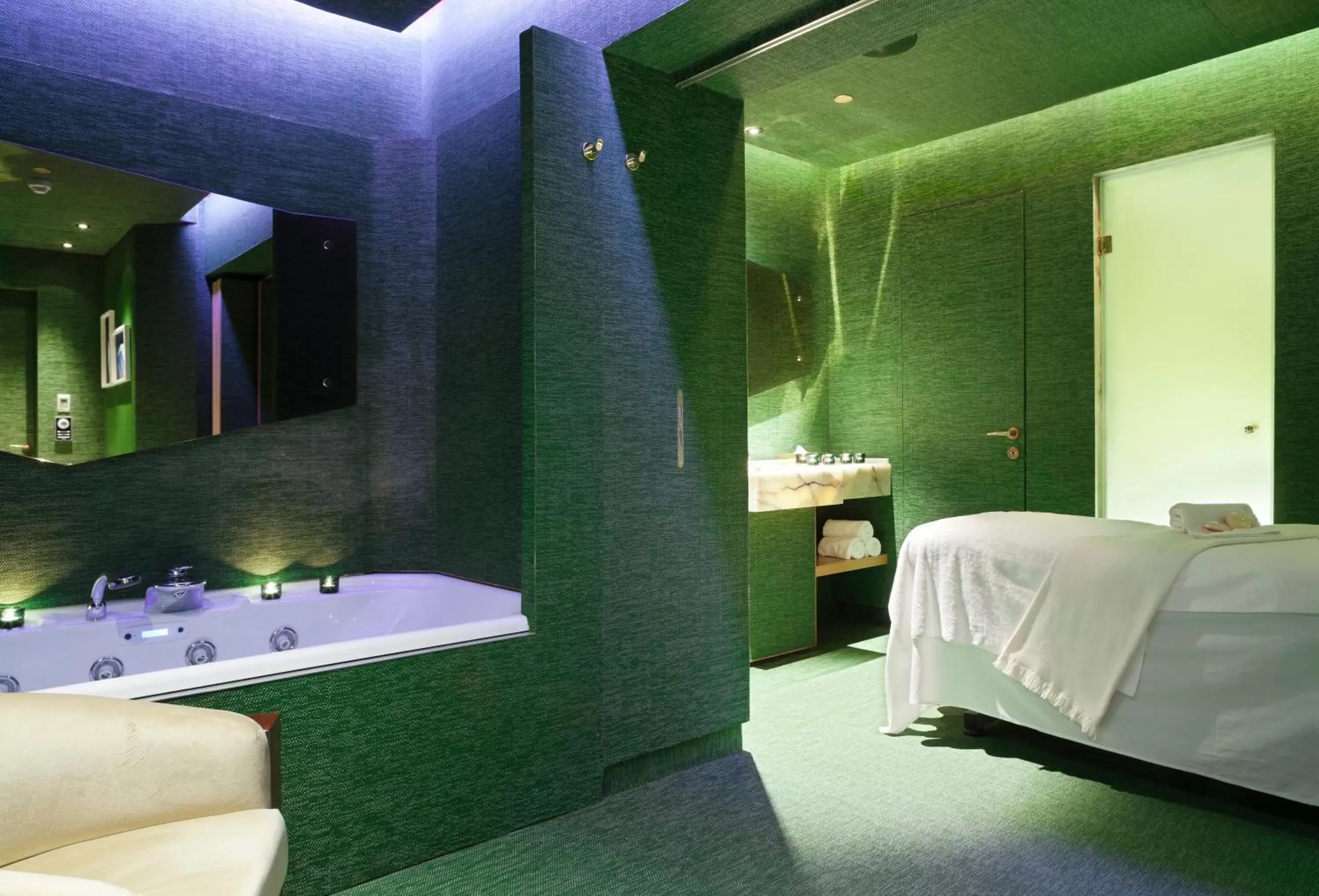Spa and wellness centre/facilities, Bathroom in New Hotel