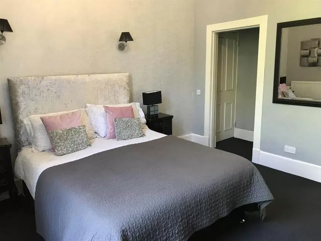 Superior Double Room in Alba House