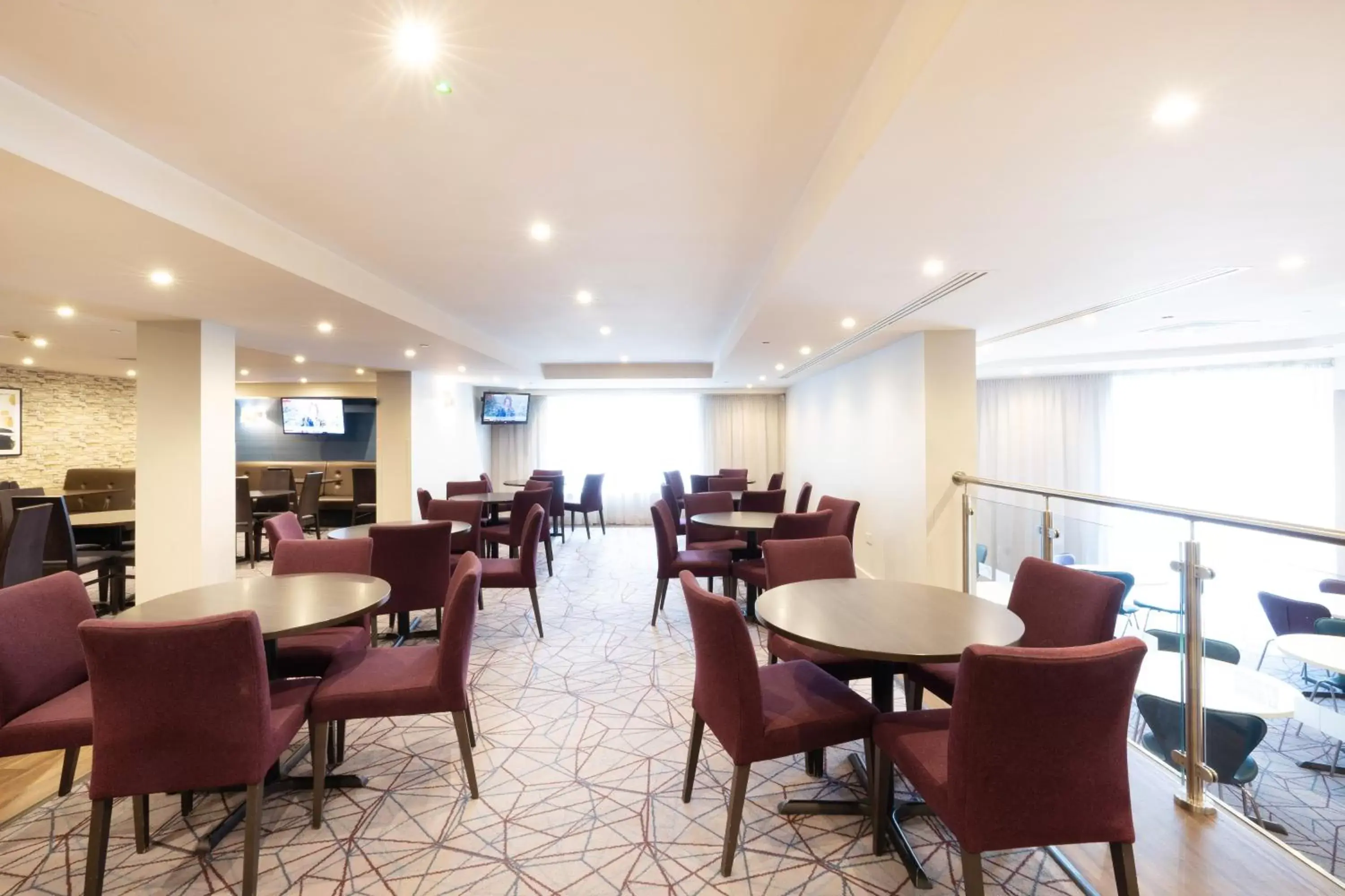 Breakfast, Restaurant/Places to Eat in Holiday Inn Express Birmingham - Snow Hill, an IHG Hotel