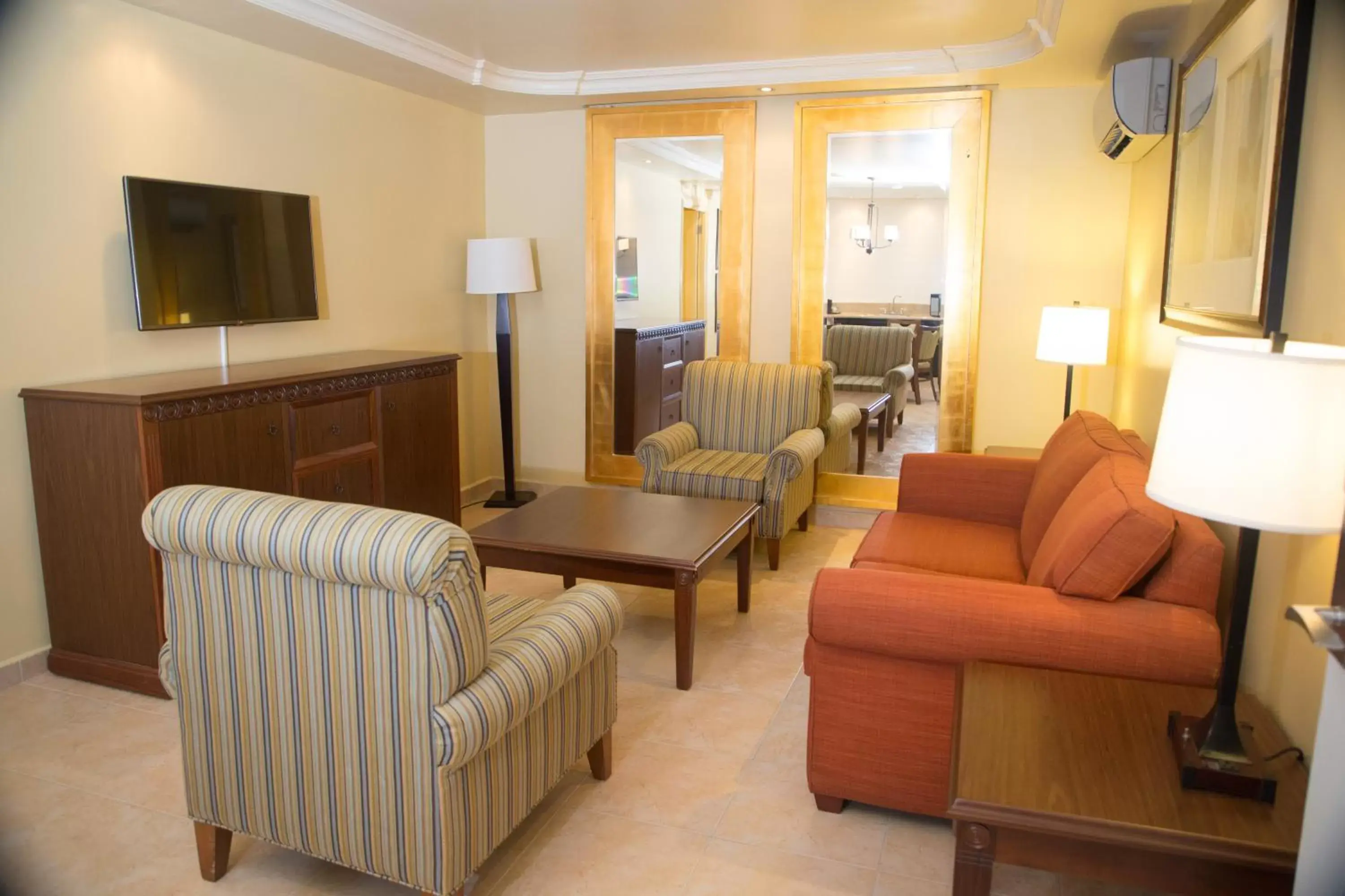 Living room, Seating Area in Best Western El Dorado Panama Hotel