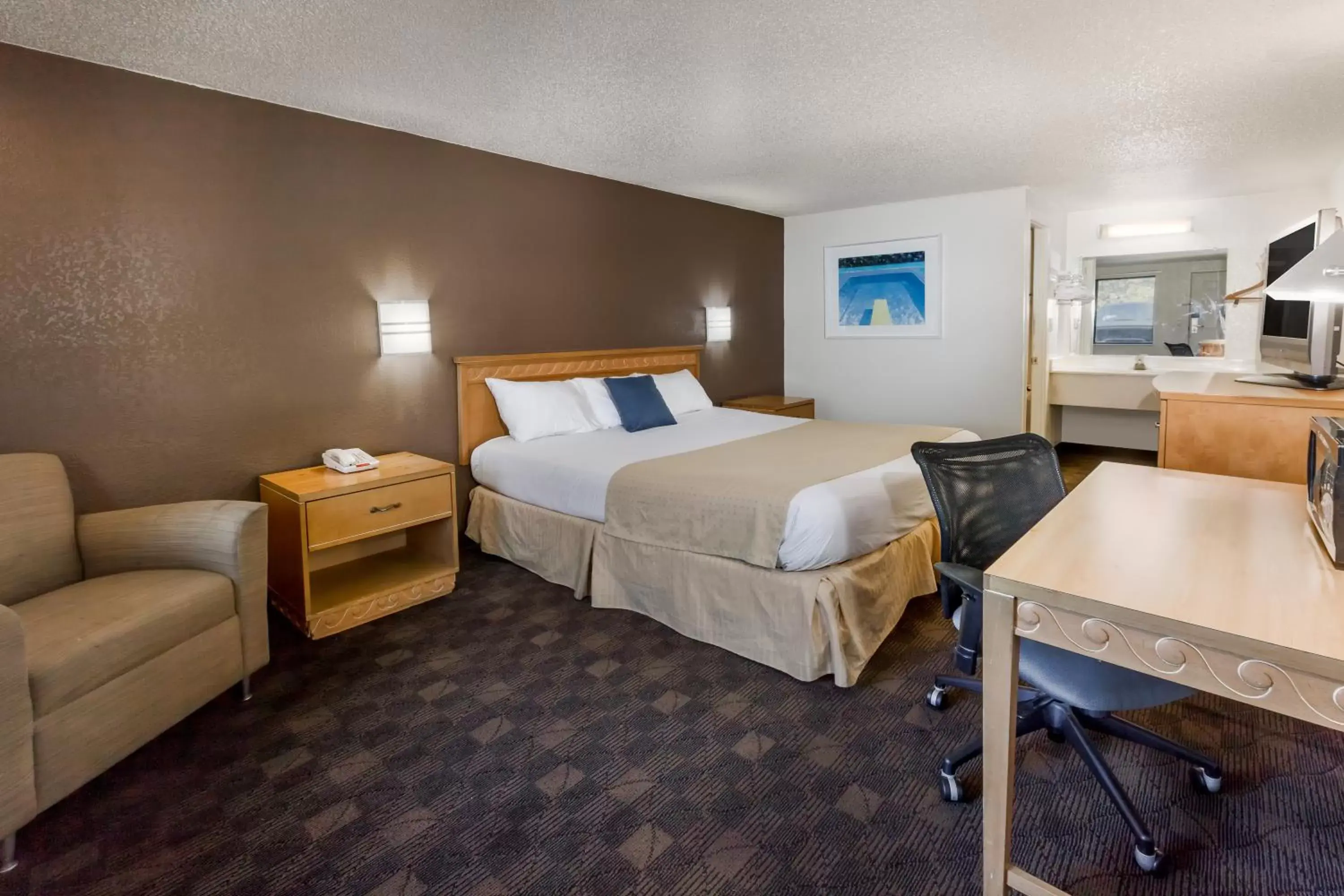 Bedroom, Bed in Knights Inn Flint Bedroom, Bed in Knights Inn Flint