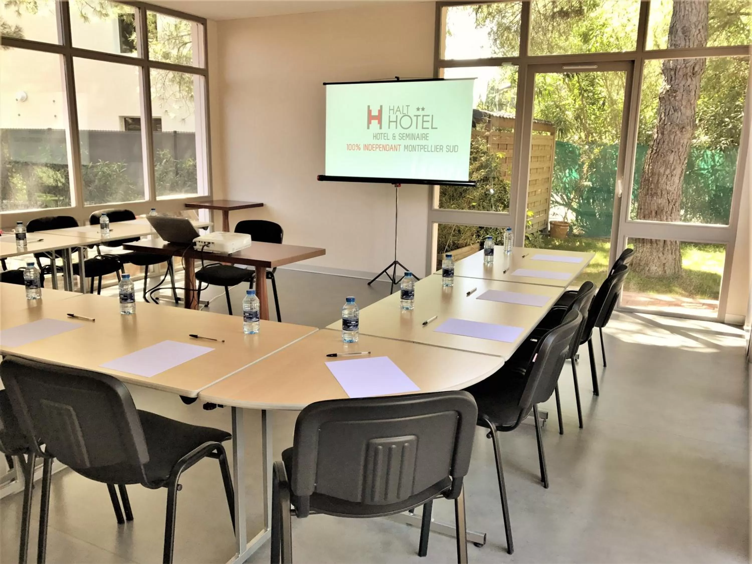 Meeting/conference room in HALT HOTEL - Choisissez l'Hôtellerie Indépendante