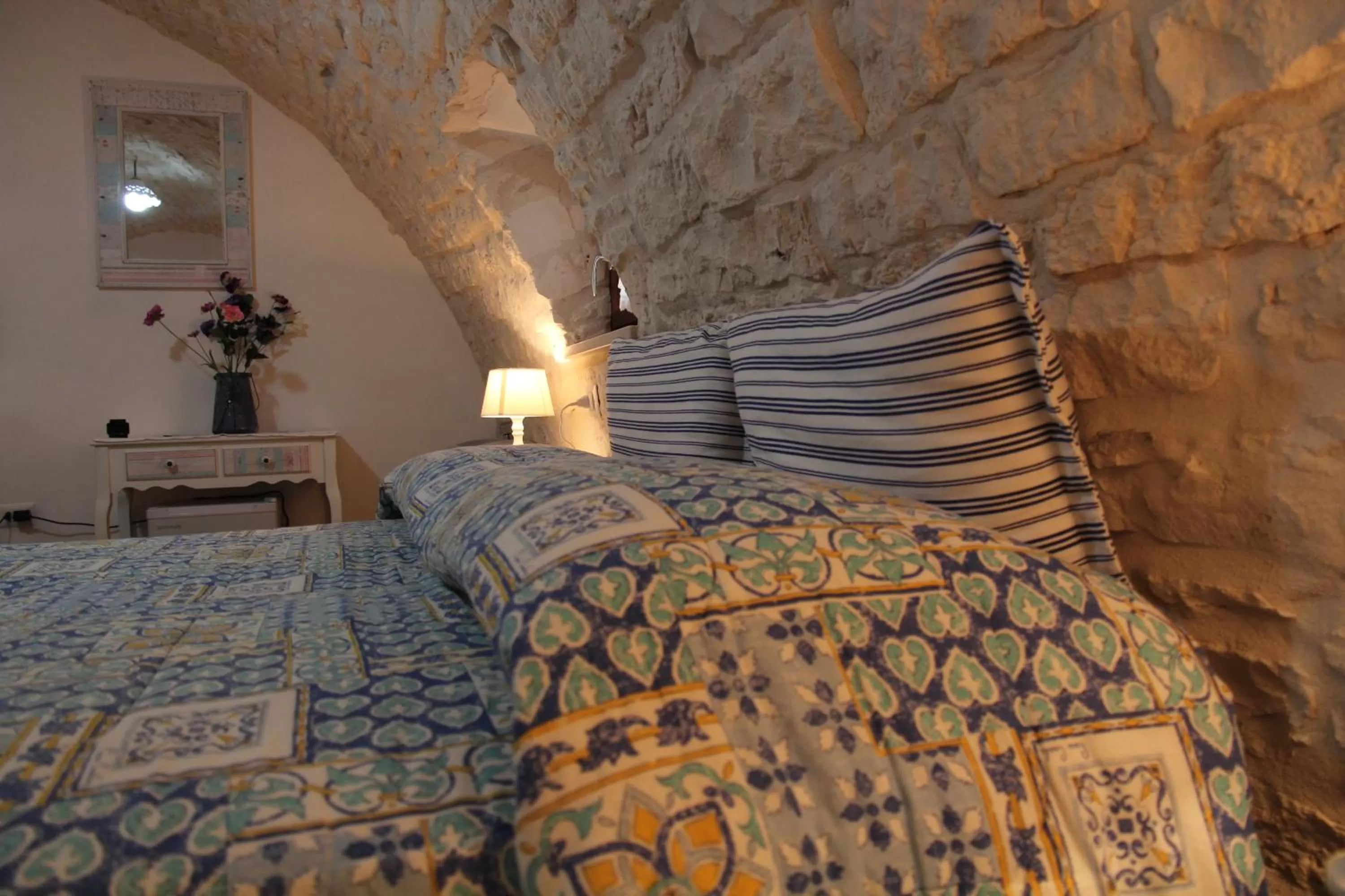Photo of the whole room, Bed in Trulli Donna Isabella