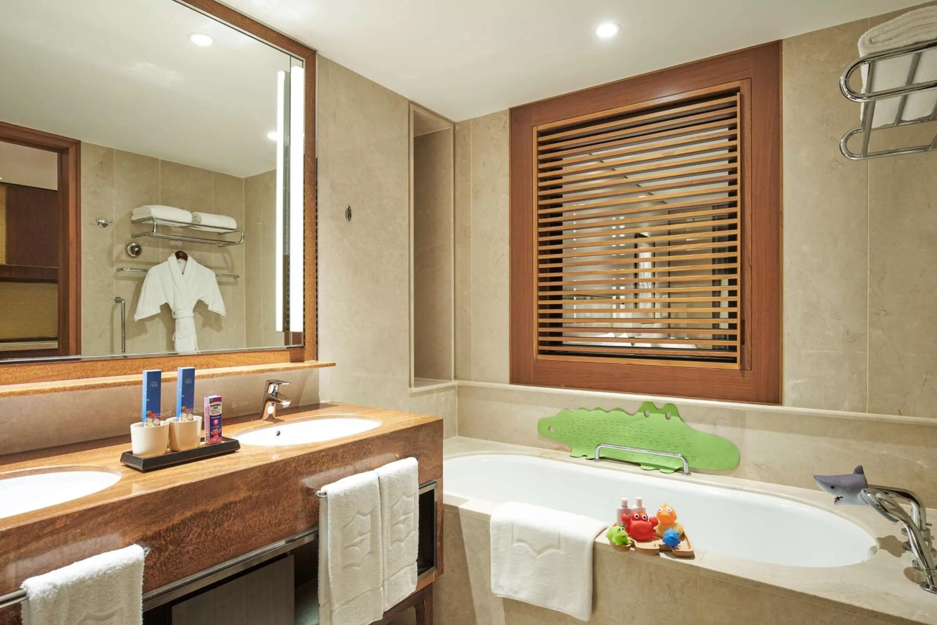 Bathroom in Shangri-La Singapore