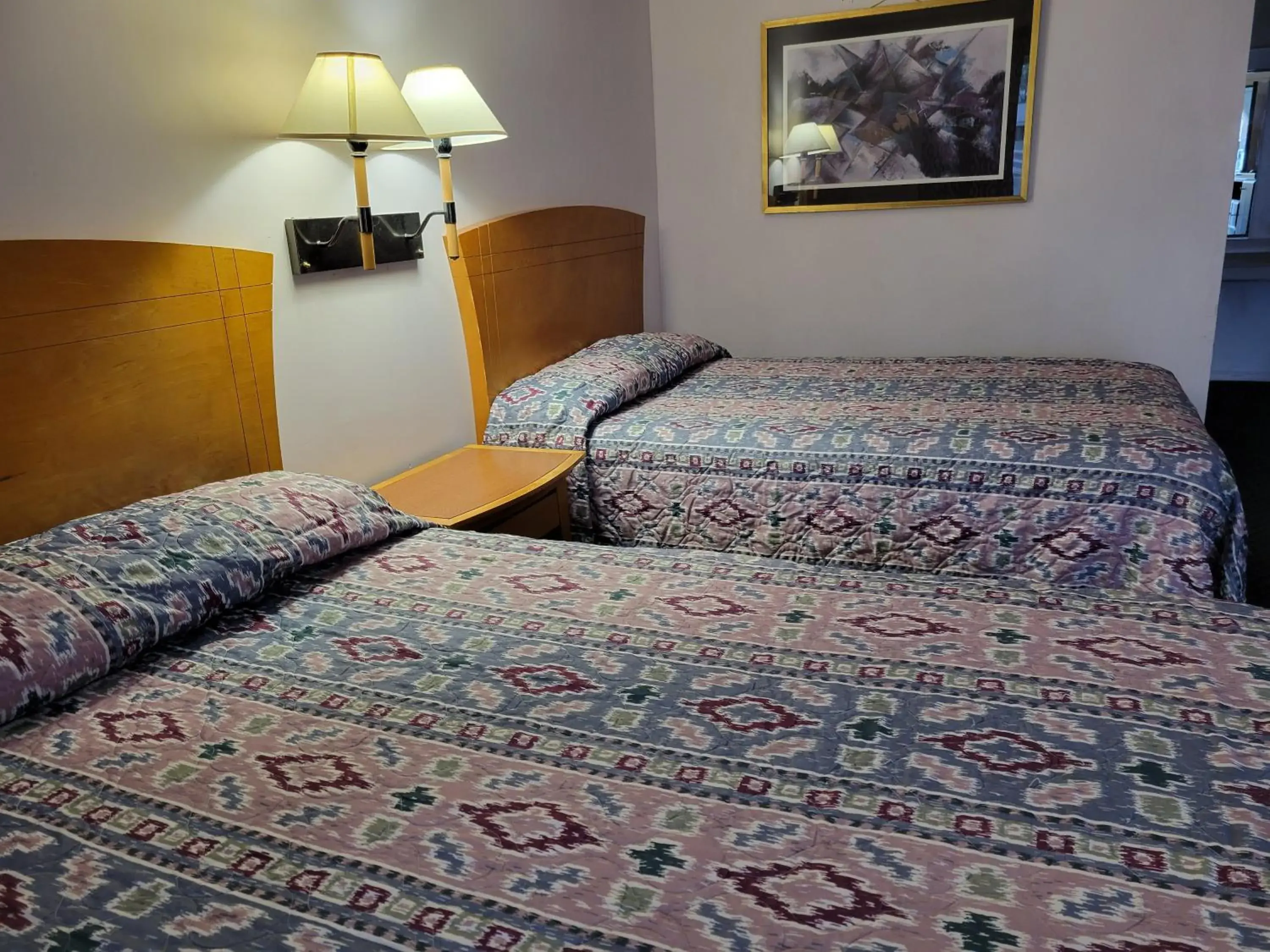 Bed in Emerald Inn & Lounge