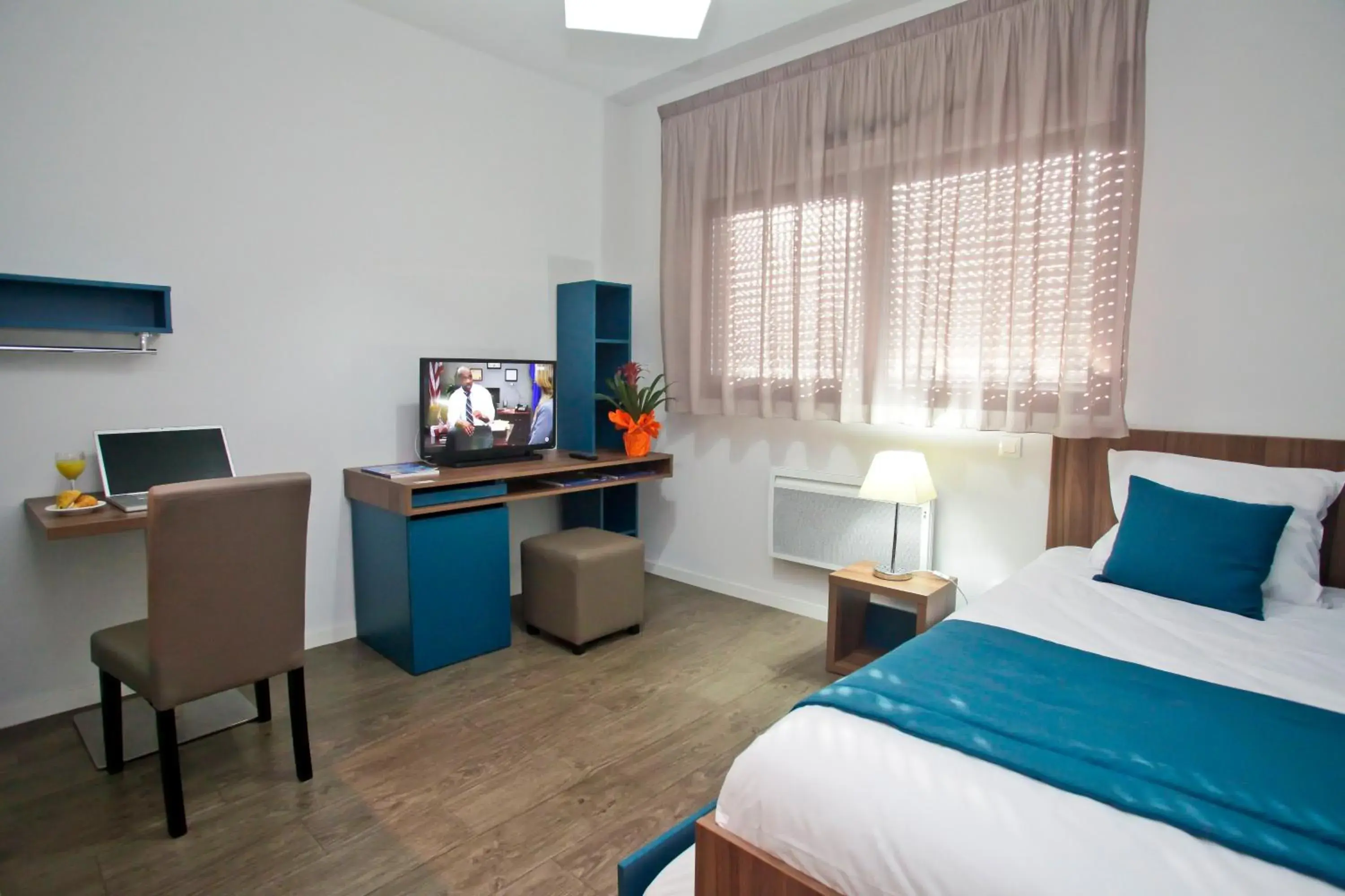TV and multimedia, TV/Entertainment Center in Apparthotel Odalys Tours