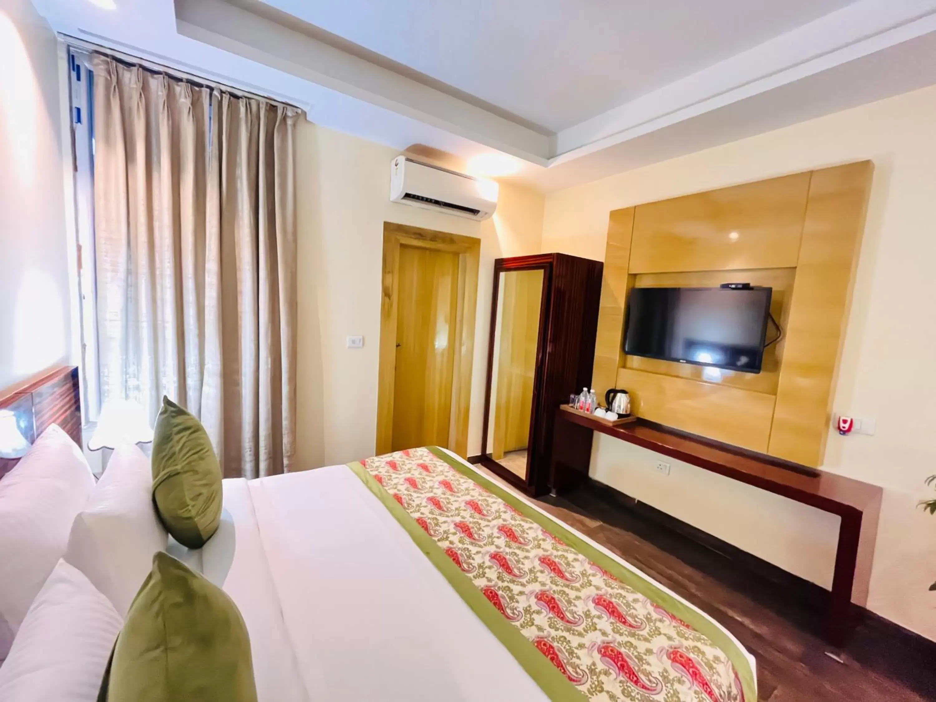 Bed in Hotel Banz - Near Delhi International Airport